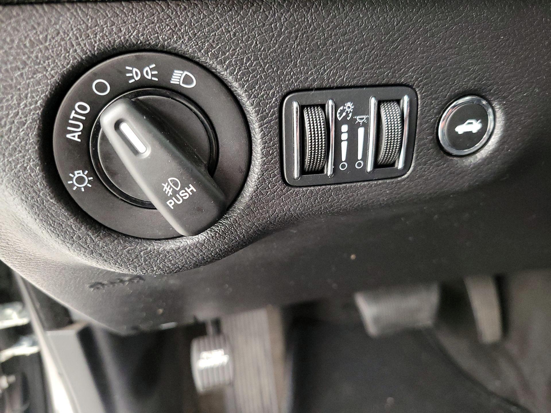 Thumbnail: 2015 Dodge Charger - 13
