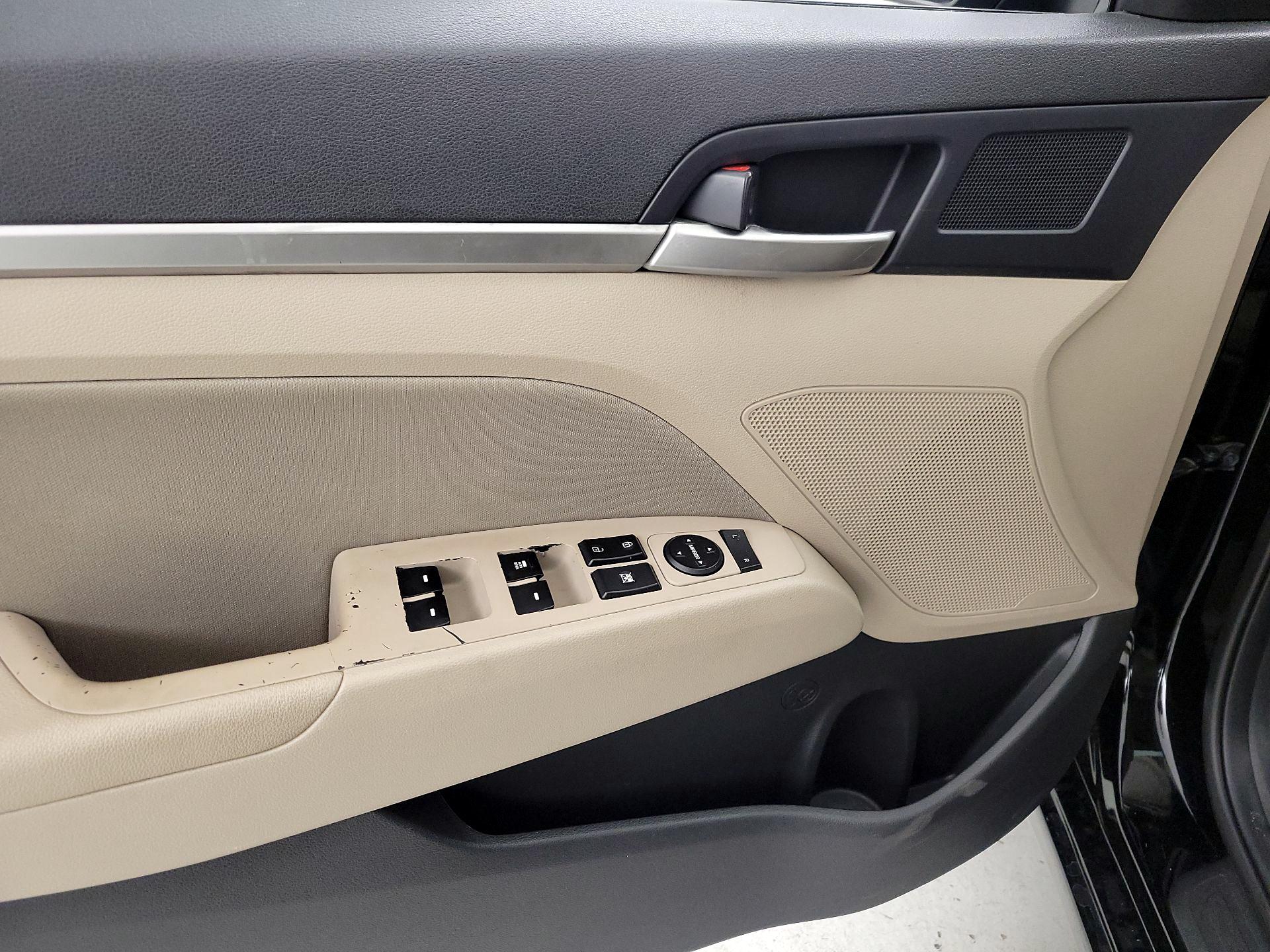 Thumbnail: 2020 Hyundai Elantra - 12