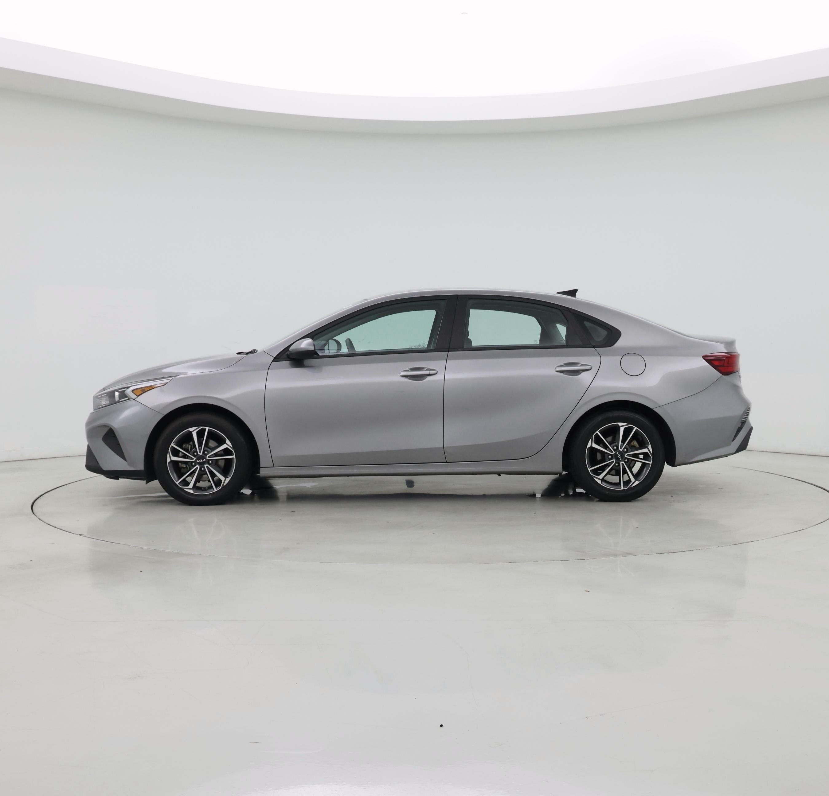 Thumbnail: 2023 Kia Forte - 3