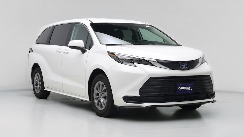 2024 Toyota Sienna LE Hero Image