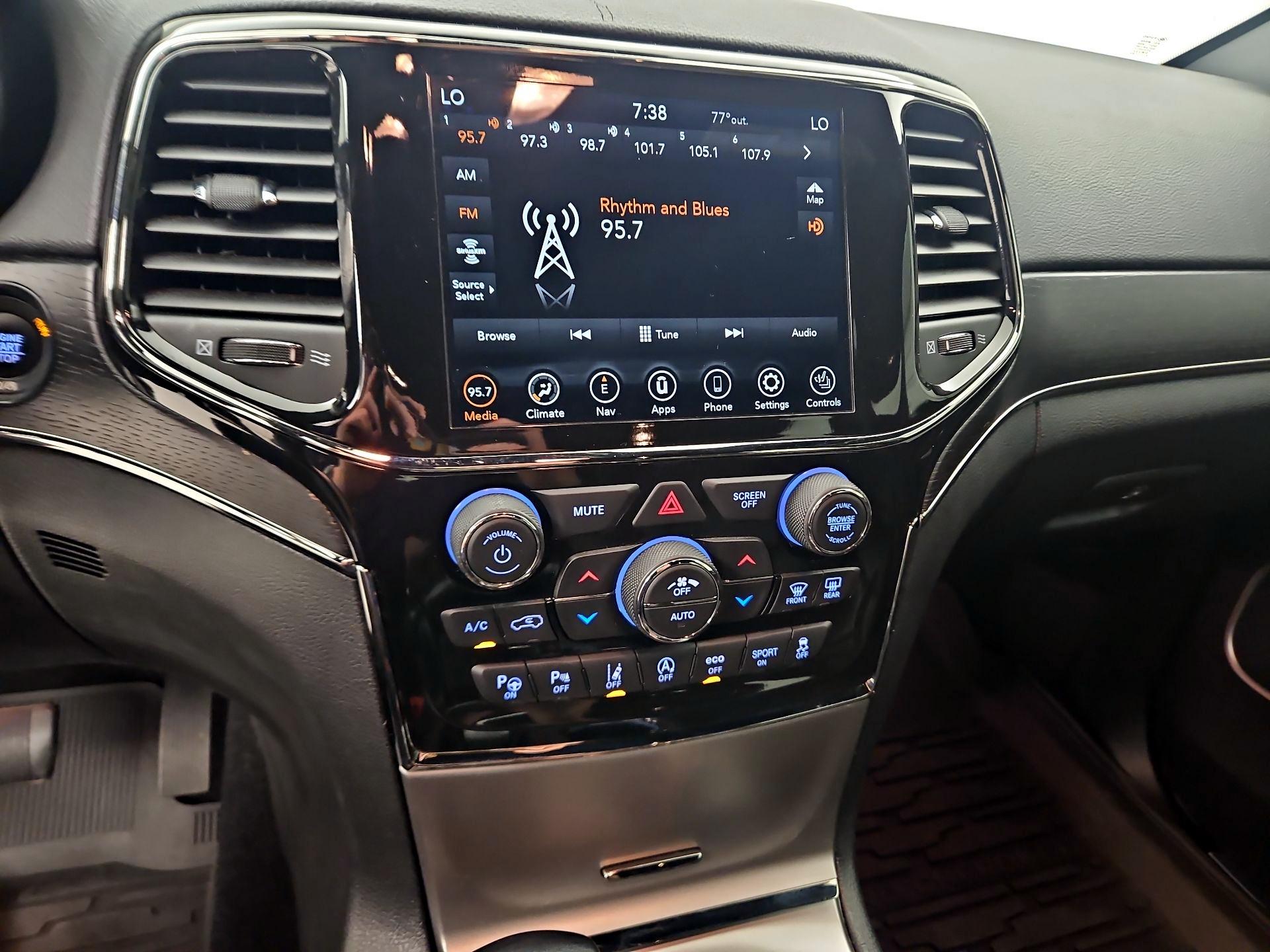 Thumbnail: 2021 Jeep Grand Cherokee - 16