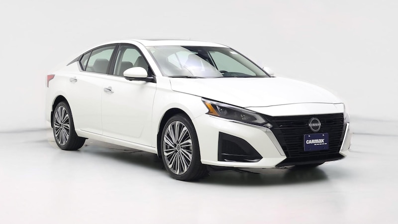 2023 Nissan Altima SL Hero Image