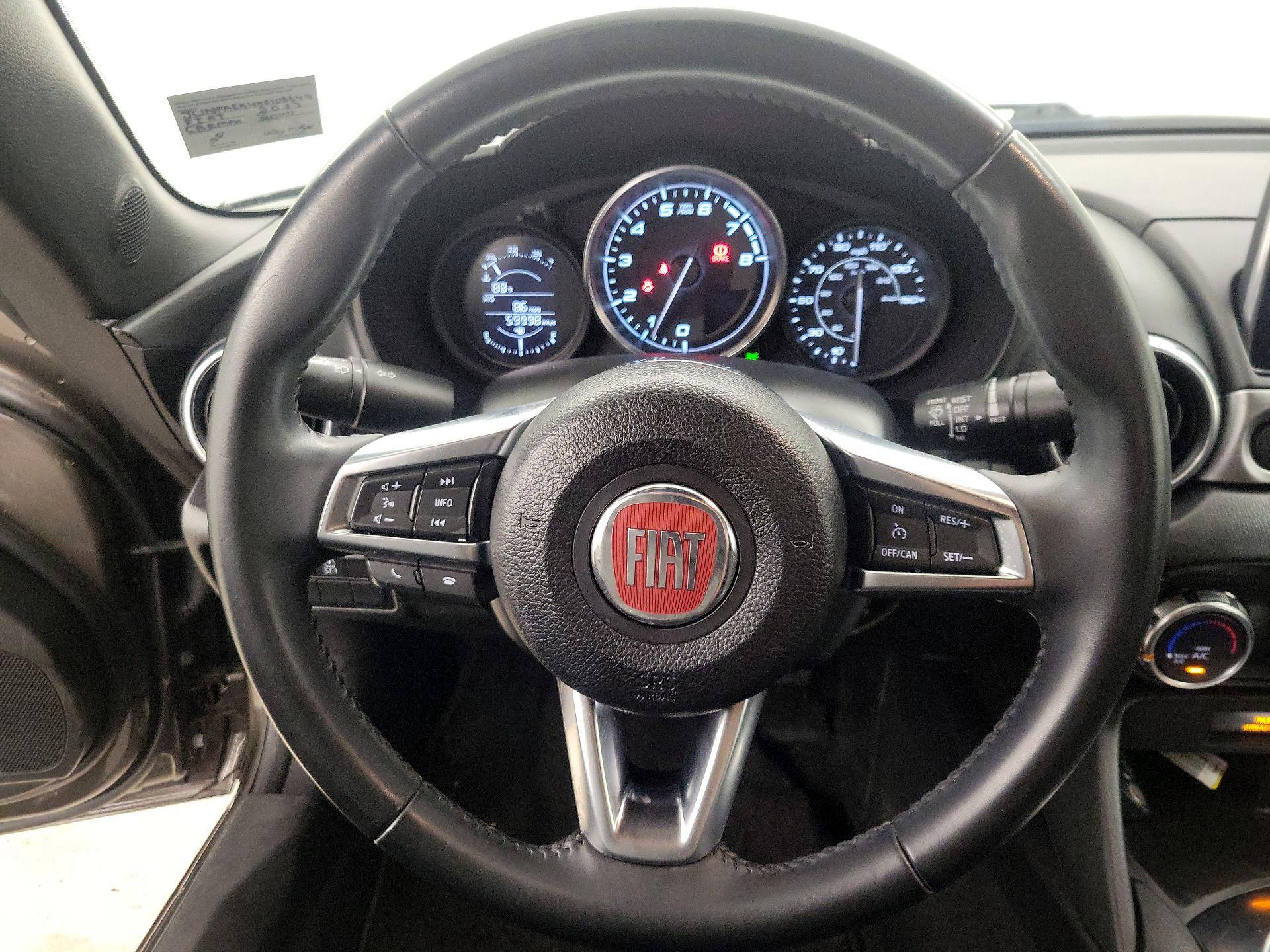 Thumbnail: 2017 Fiat 124 Spider - 10