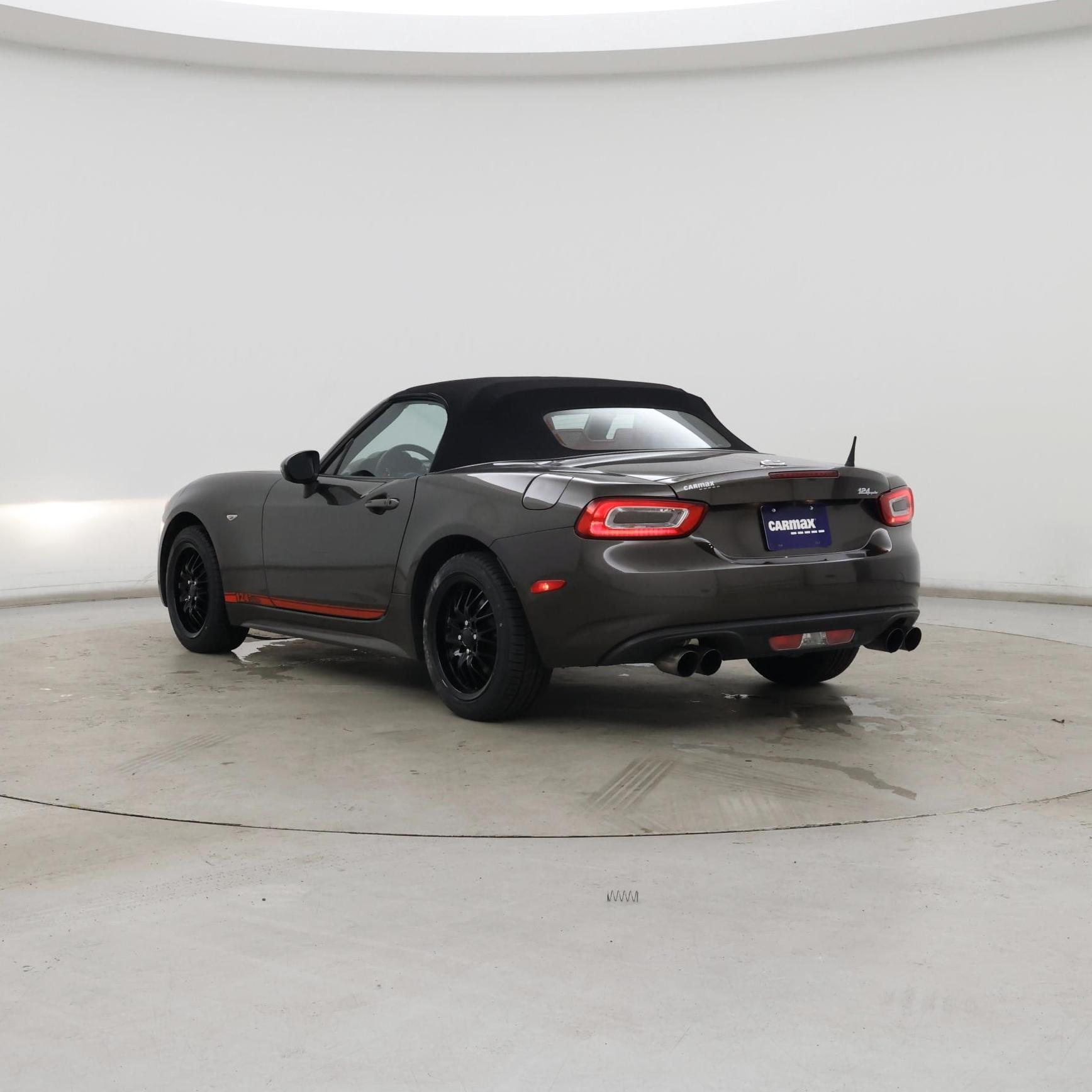 Thumbnail: 2017 Fiat 124 Spider - 2