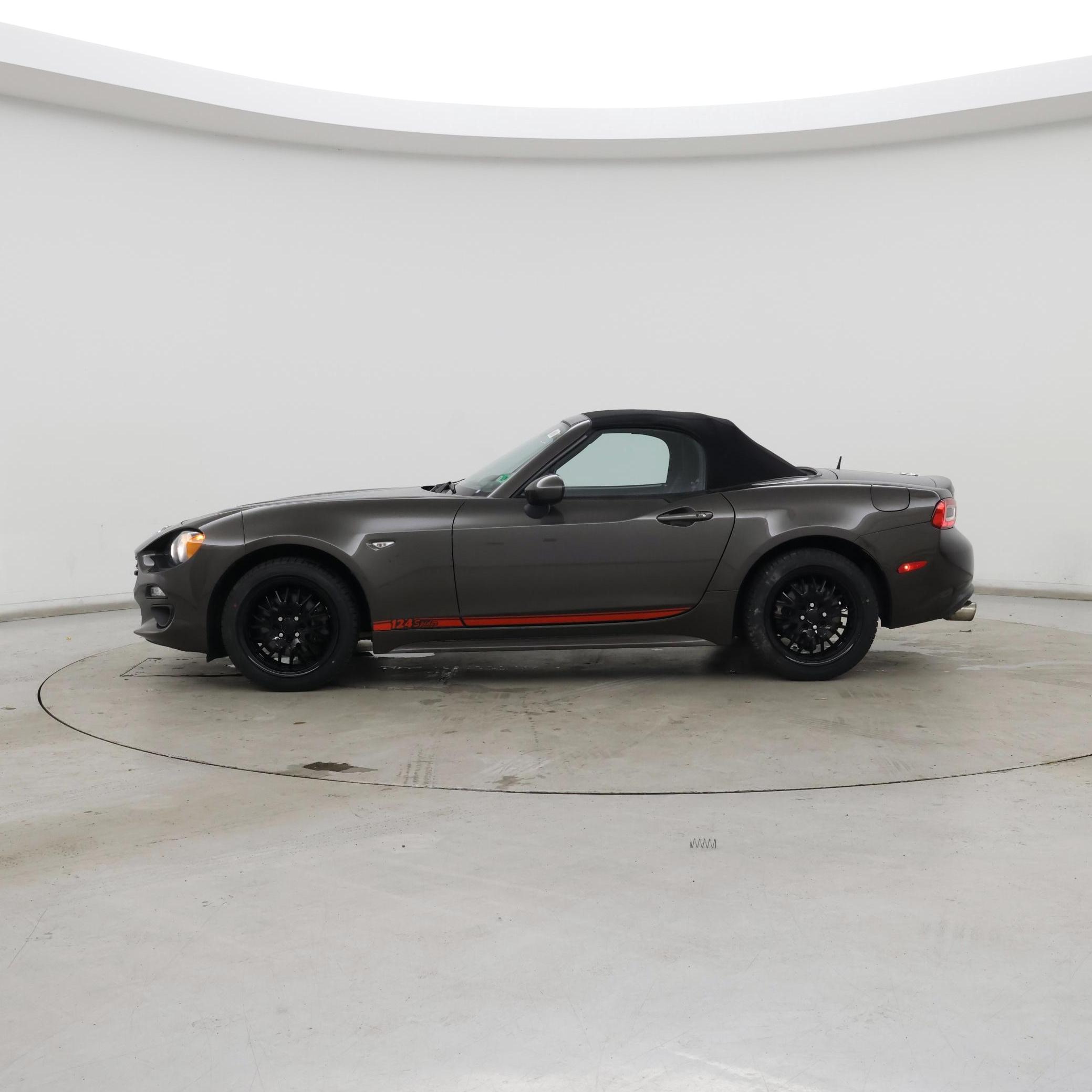 Thumbnail: 2017 Fiat 124 Spider - 3