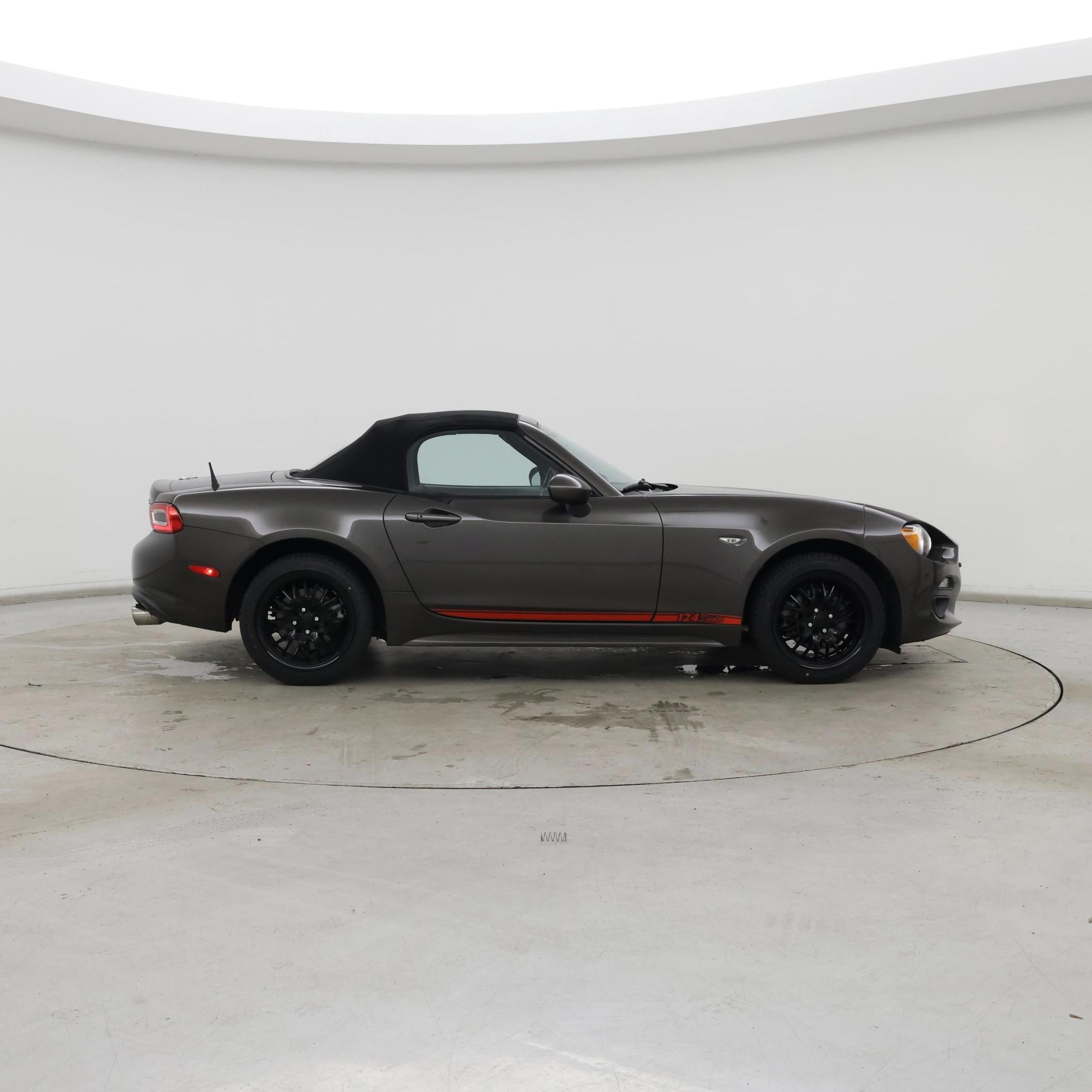Thumbnail: 2017 Fiat 124 Spider - 7