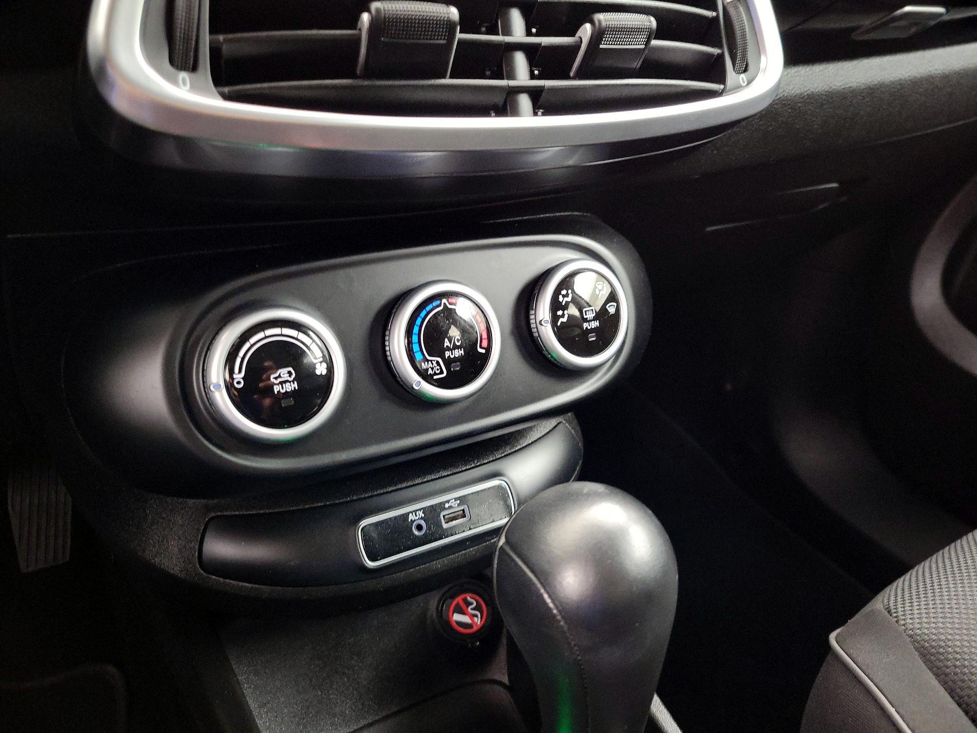 Thumbnail: 2016 Fiat 500X - 16