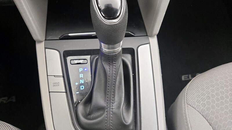 2017 Hyundai Elantra SE 17