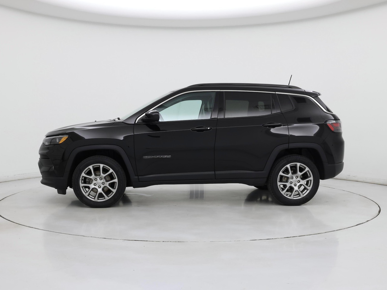Image 4 of 2022 Jeep Compass Latitude Lux
