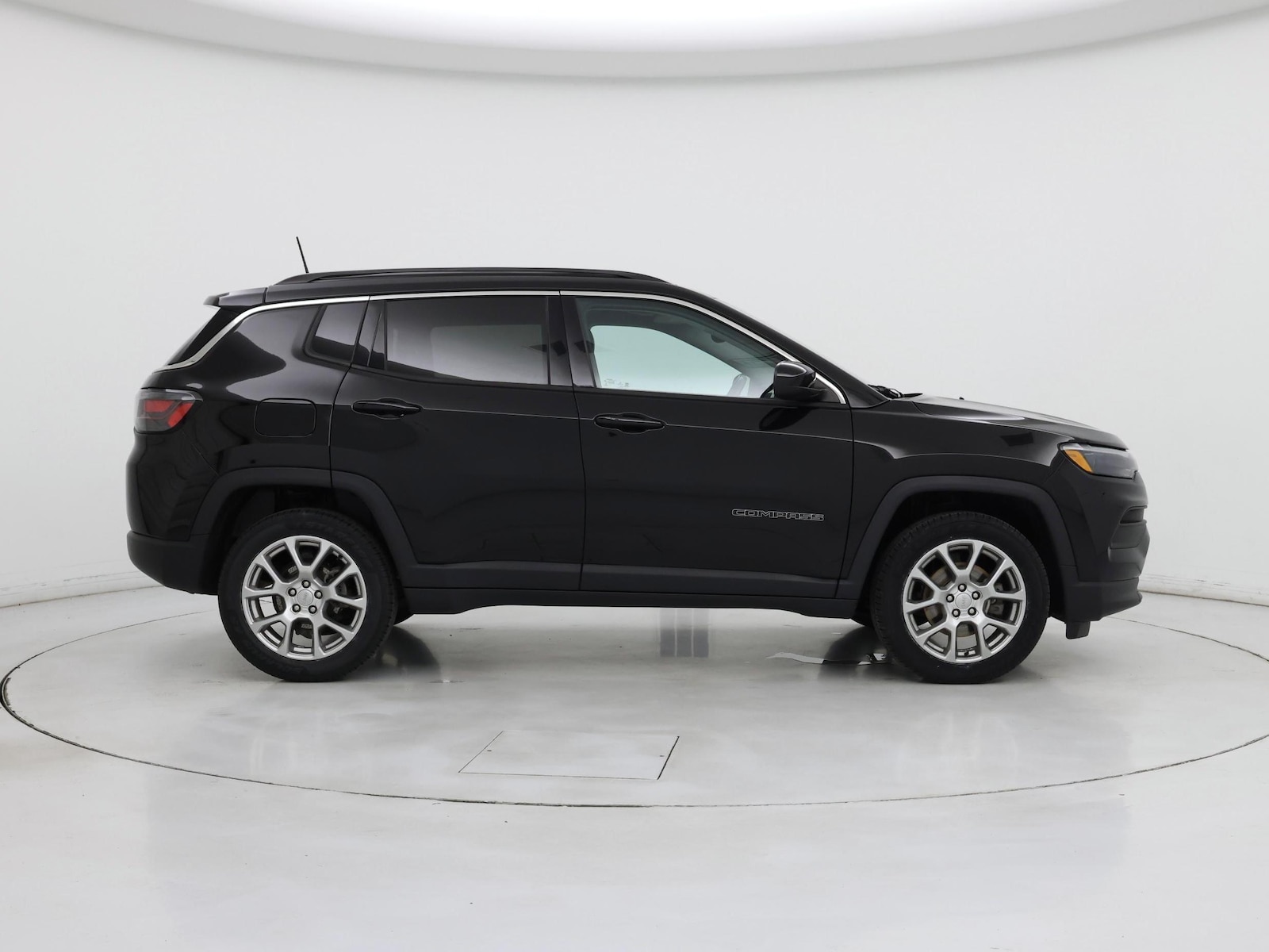 Image 8 of 2022 Jeep Compass Latitude Lux