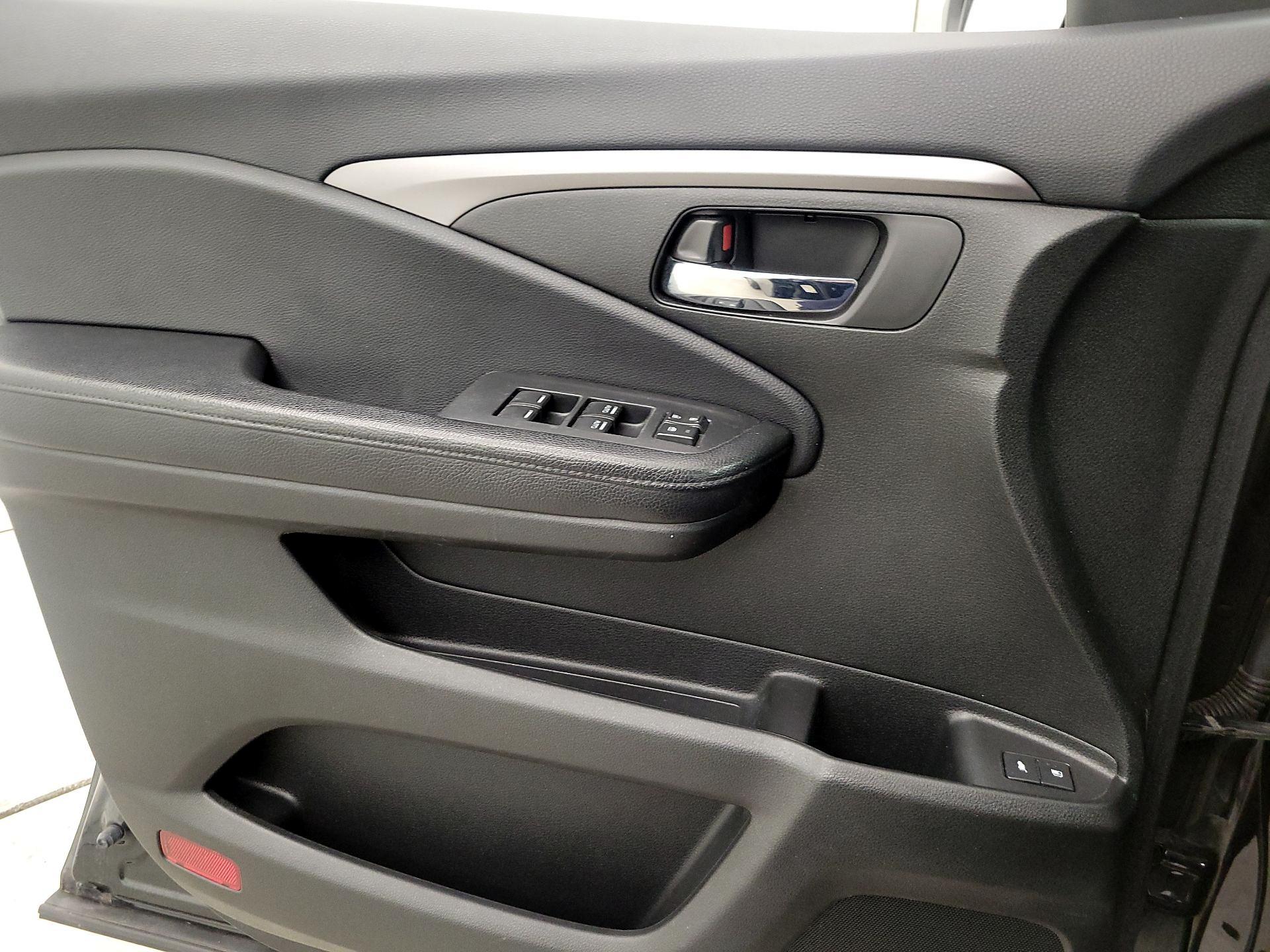 Thumbnail: 2018 Honda Pilot - 12