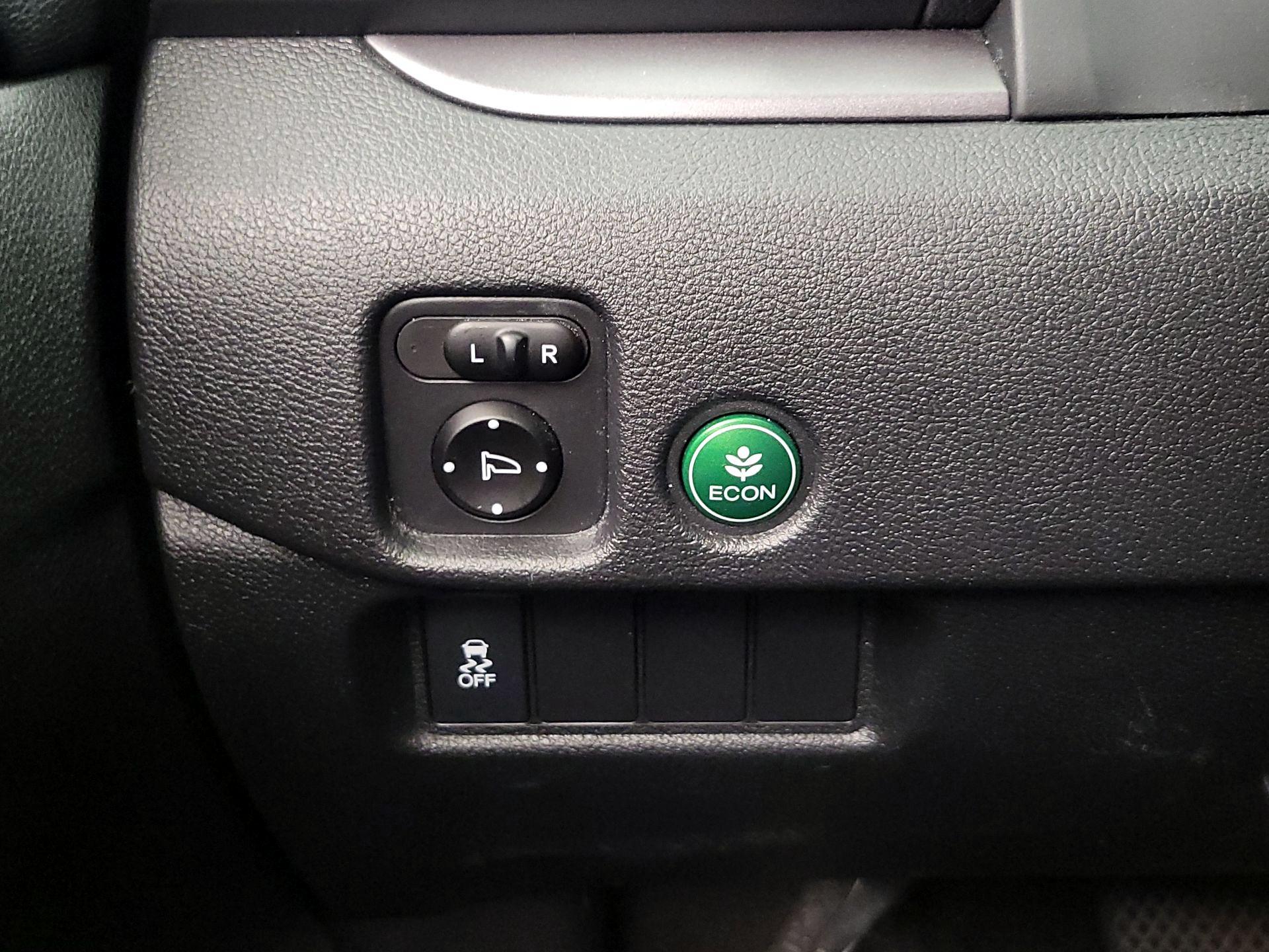 Thumbnail: 2018 Honda Pilot - 13