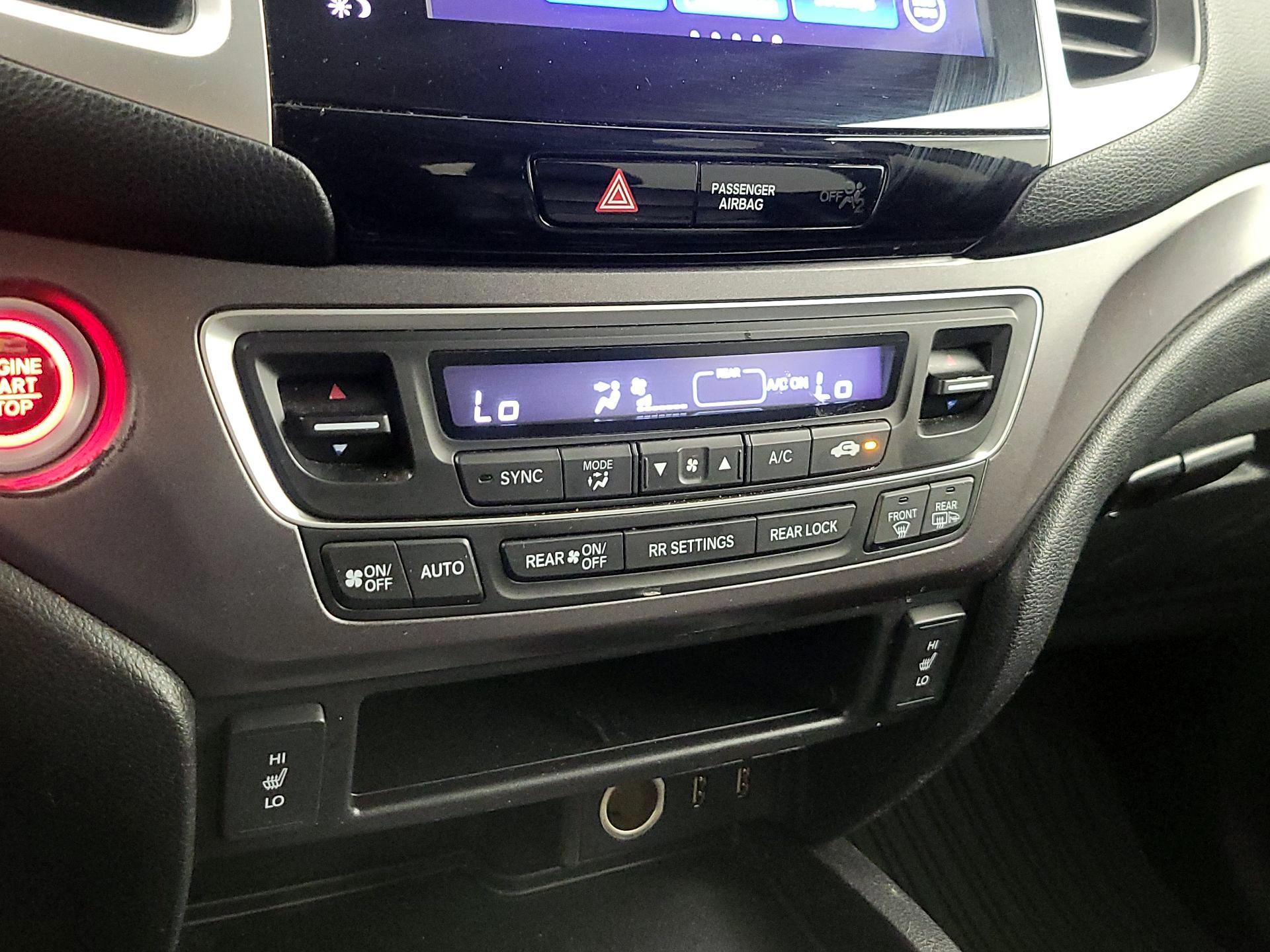 Thumbnail: 2018 Honda Pilot - 16