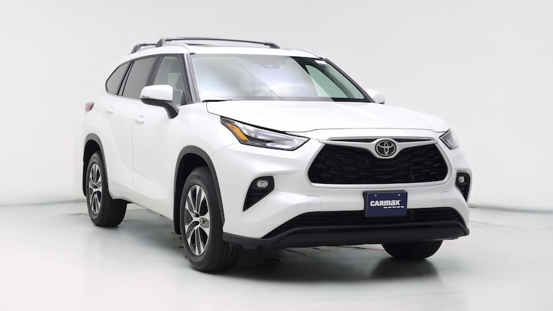 2023 Toyota Highlander XLE Hero Image