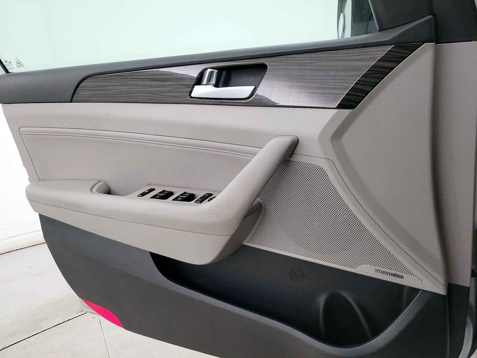 Thumbnail: 2015 Hyundai Sonata - 12