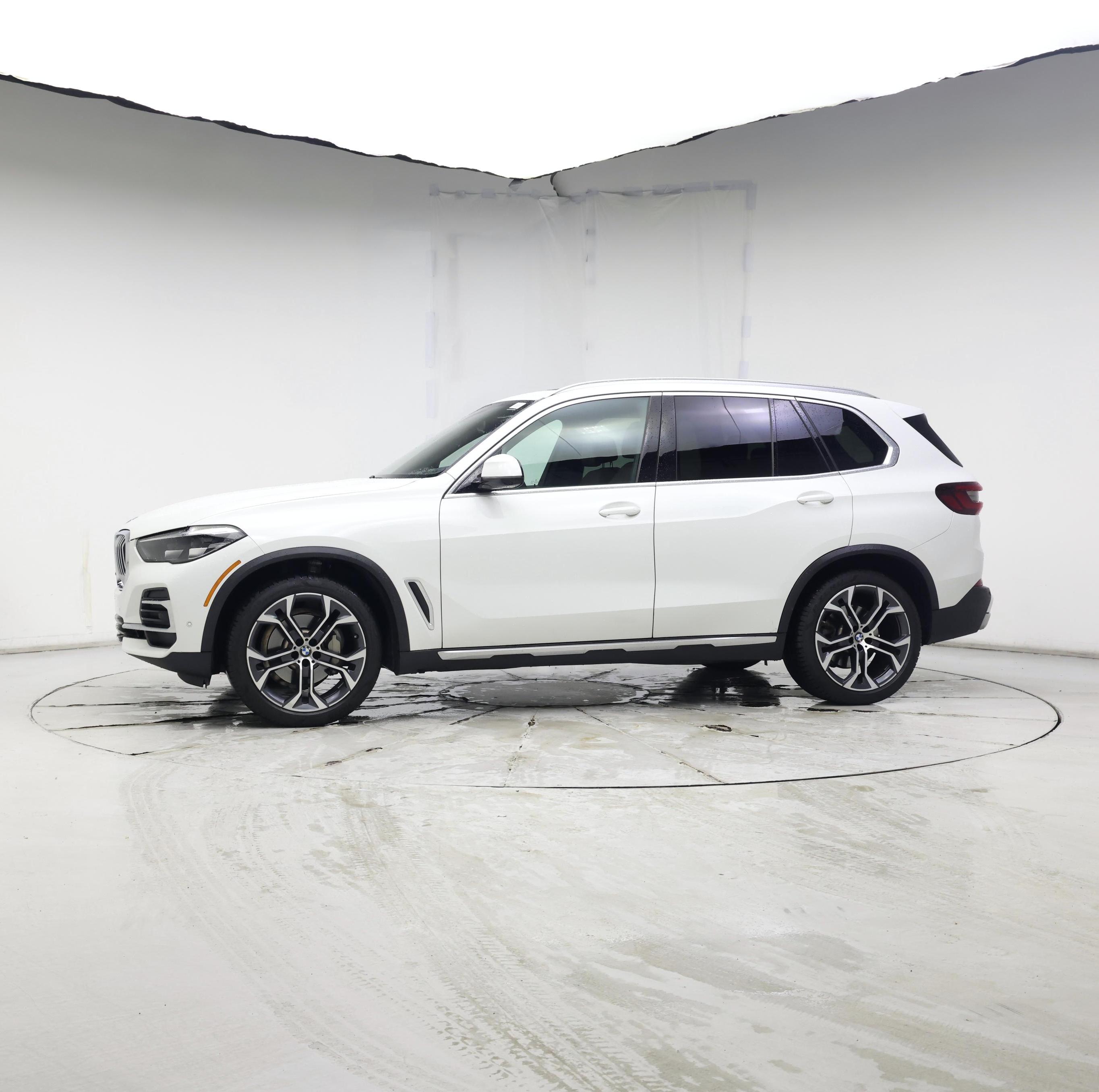 Thumbnail: 2023 BMW X5 - 3