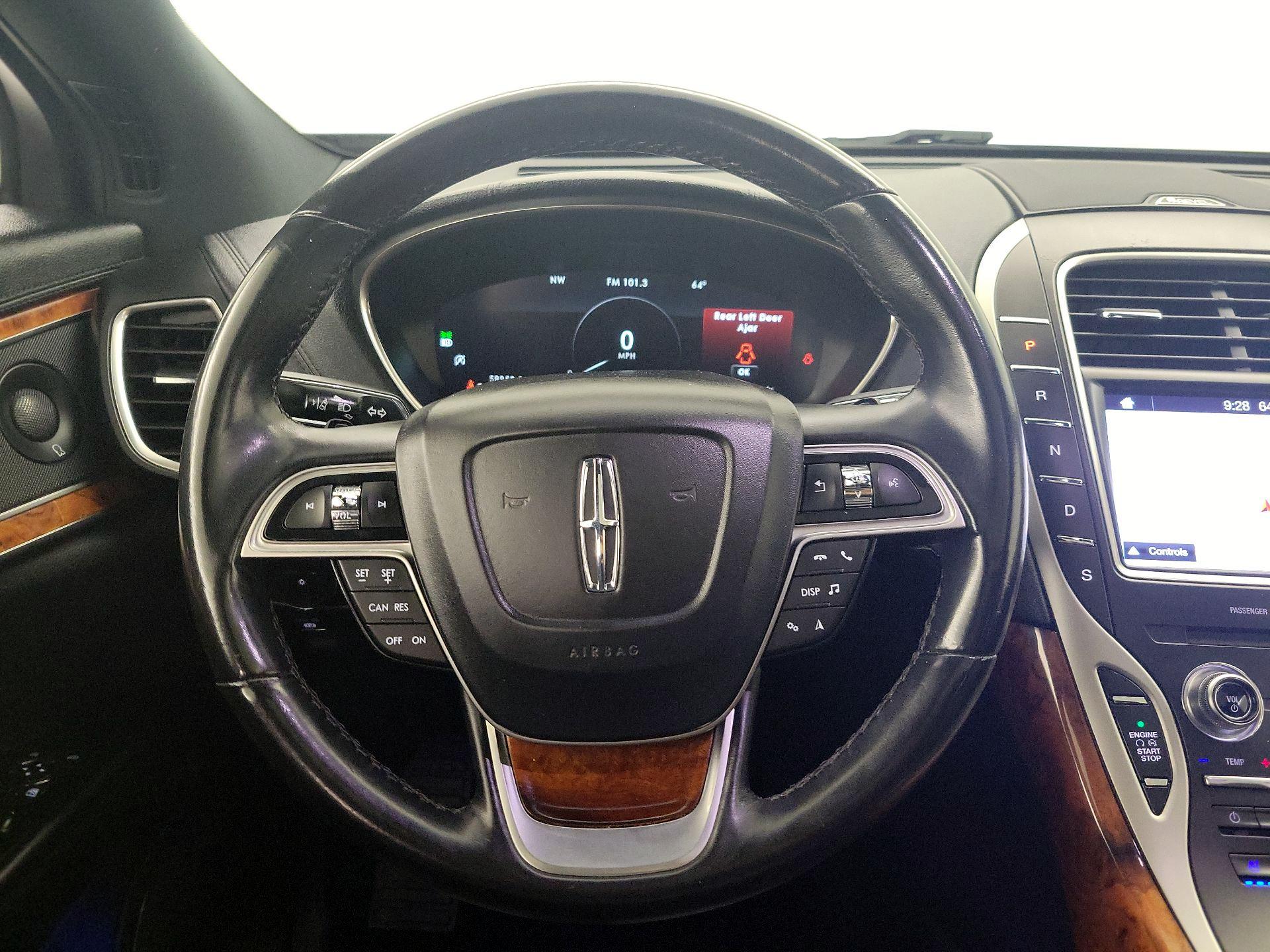 Thumbnail: 2019 Lincoln Nautilus - 10