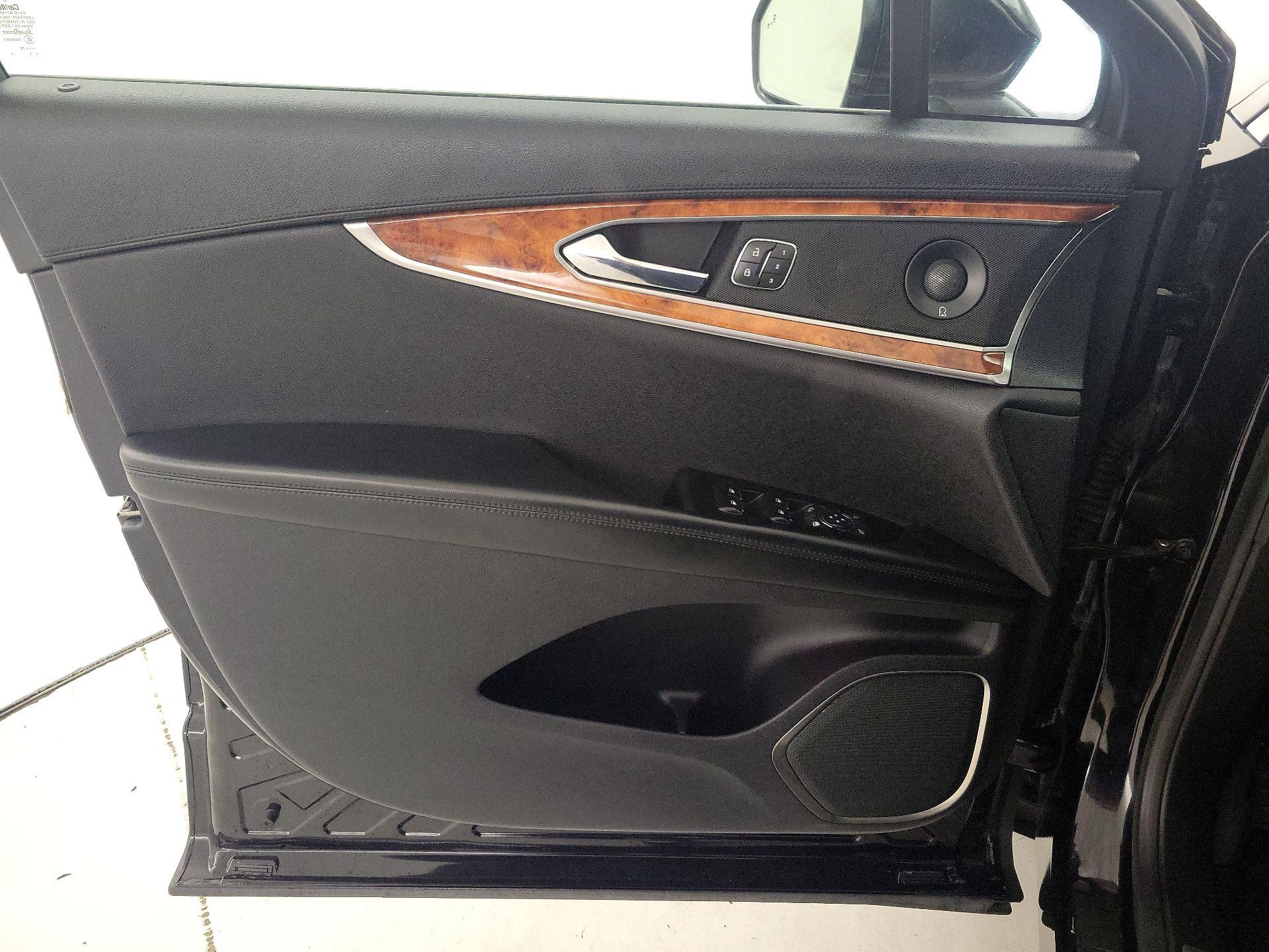 Thumbnail: 2019 Lincoln Nautilus - 12