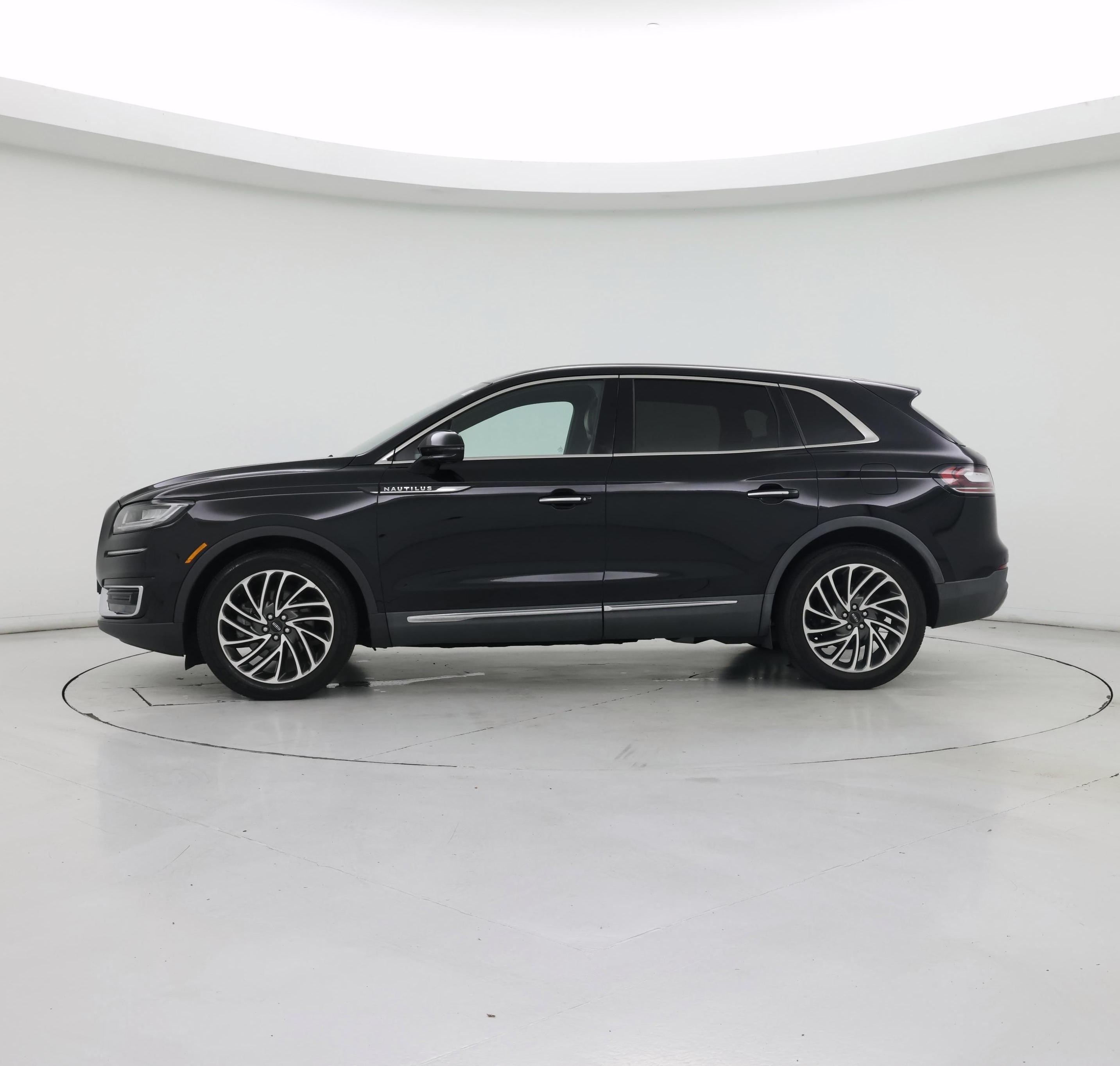 Thumbnail: 2019 Lincoln Nautilus - 3