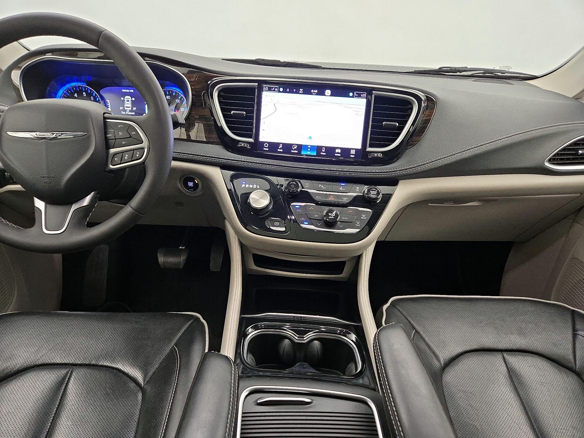 Thumbnail: 2023 Chrysler Pacifica - 9