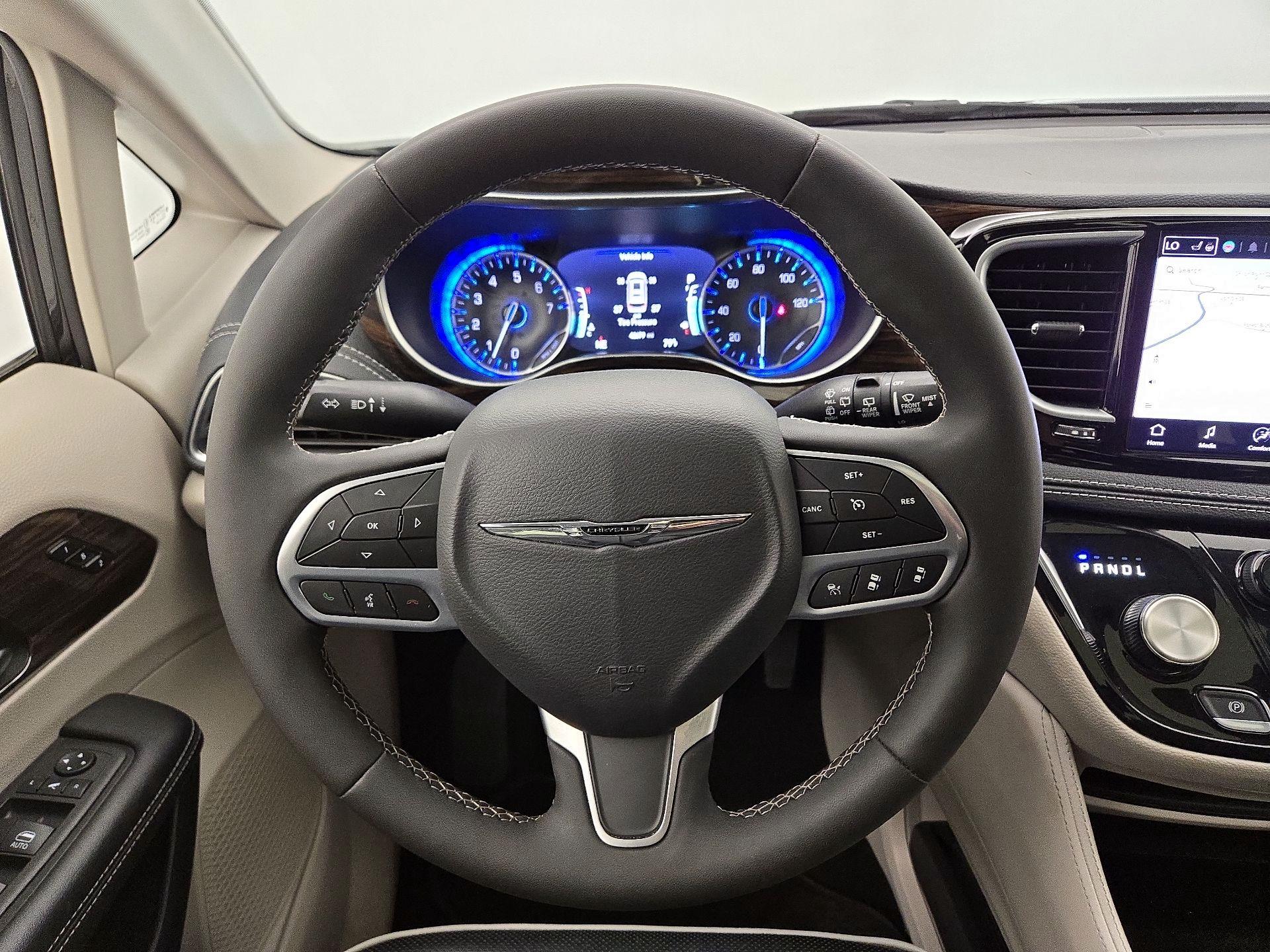 Thumbnail: 2023 Chrysler Pacifica - 10