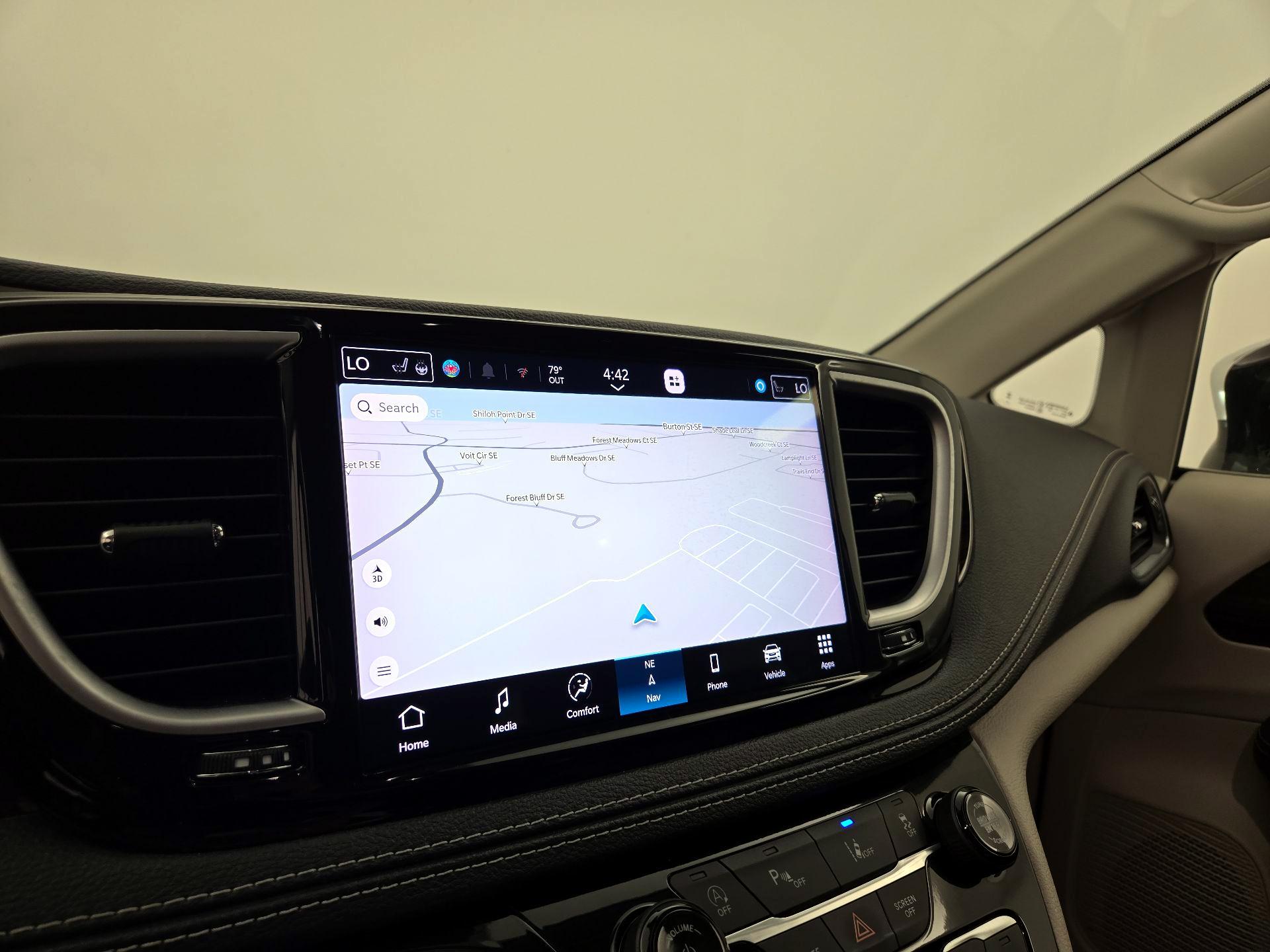 Thumbnail: 2023 Chrysler Pacifica - 14