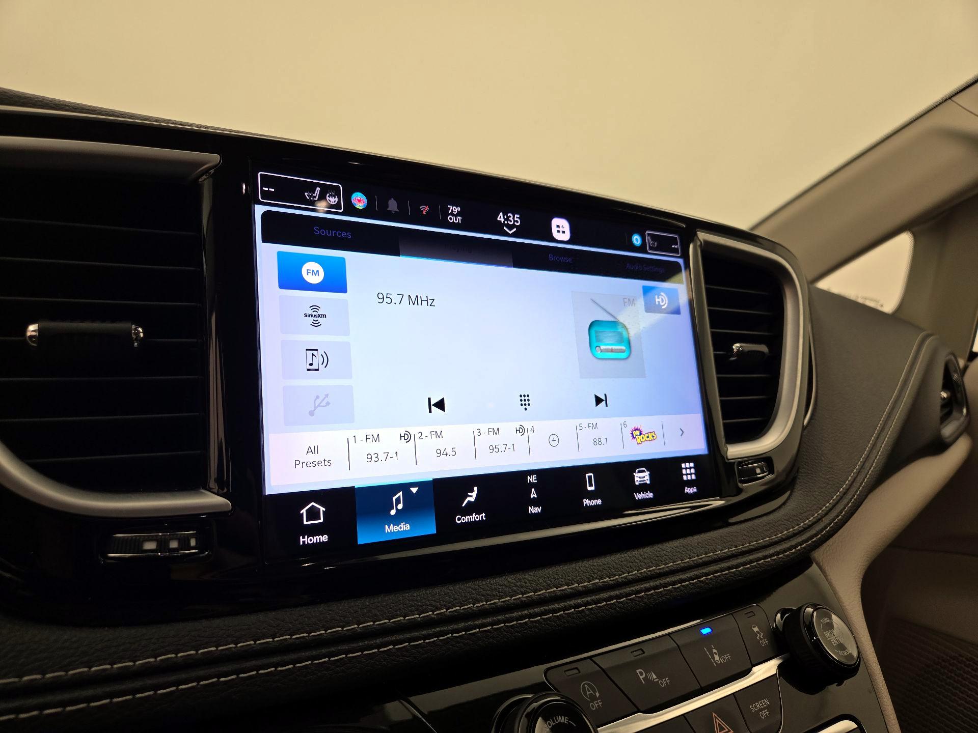 Thumbnail: 2023 Chrysler Pacifica - 16