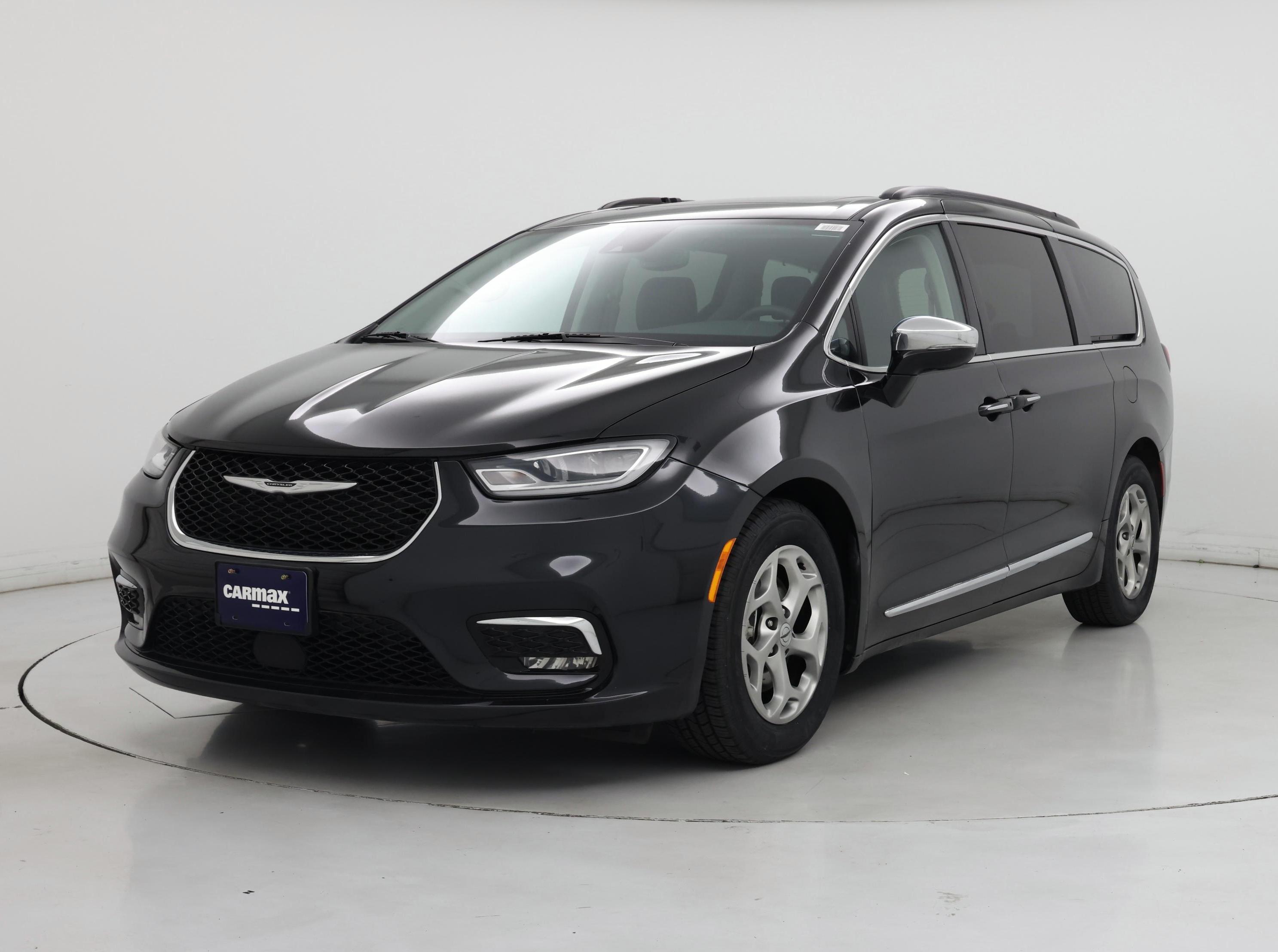 Thumbnail: 2023 Chrysler Pacifica - 4