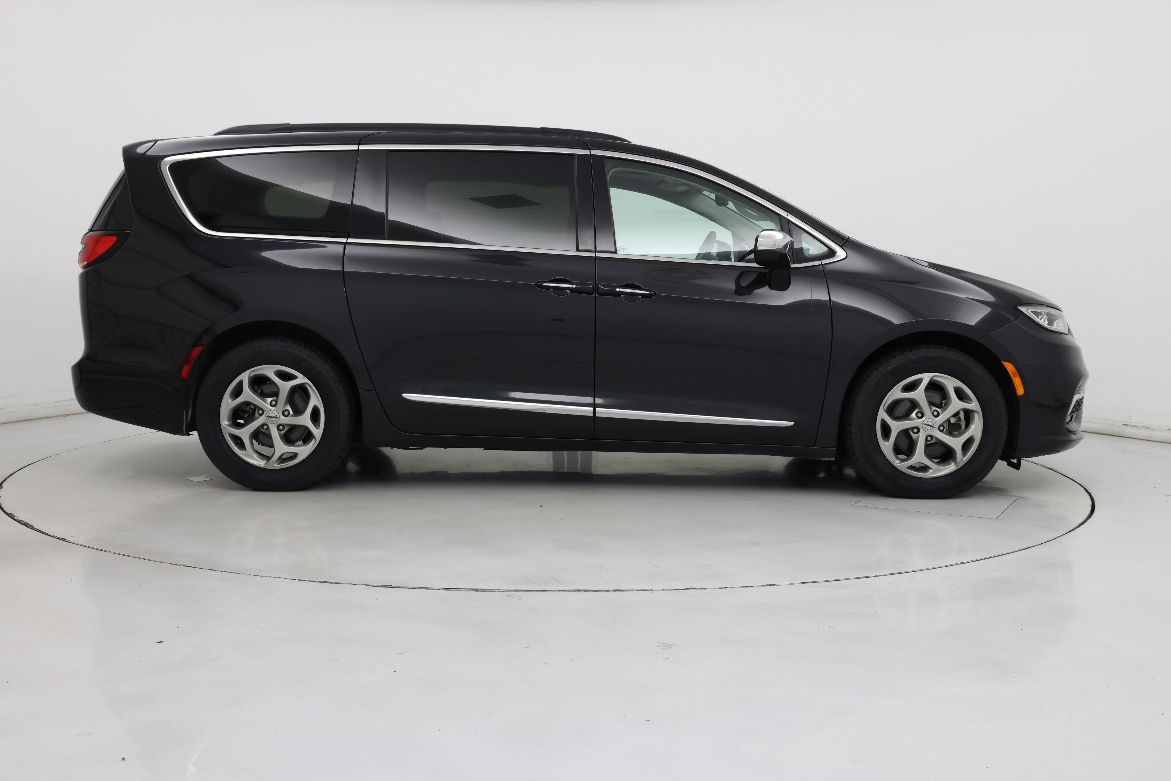 Thumbnail: 2023 Chrysler Pacifica - 7