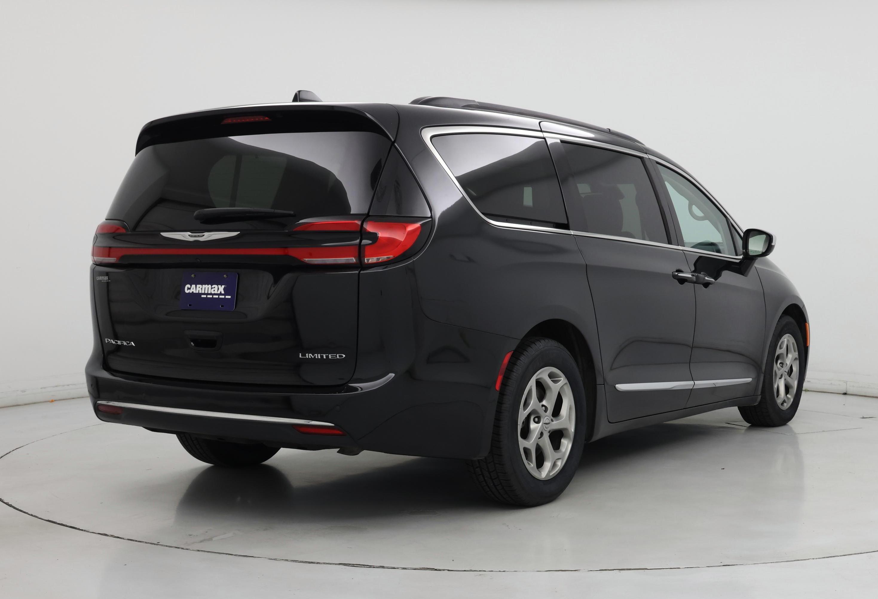 Thumbnail: 2023 Chrysler Pacifica - 8