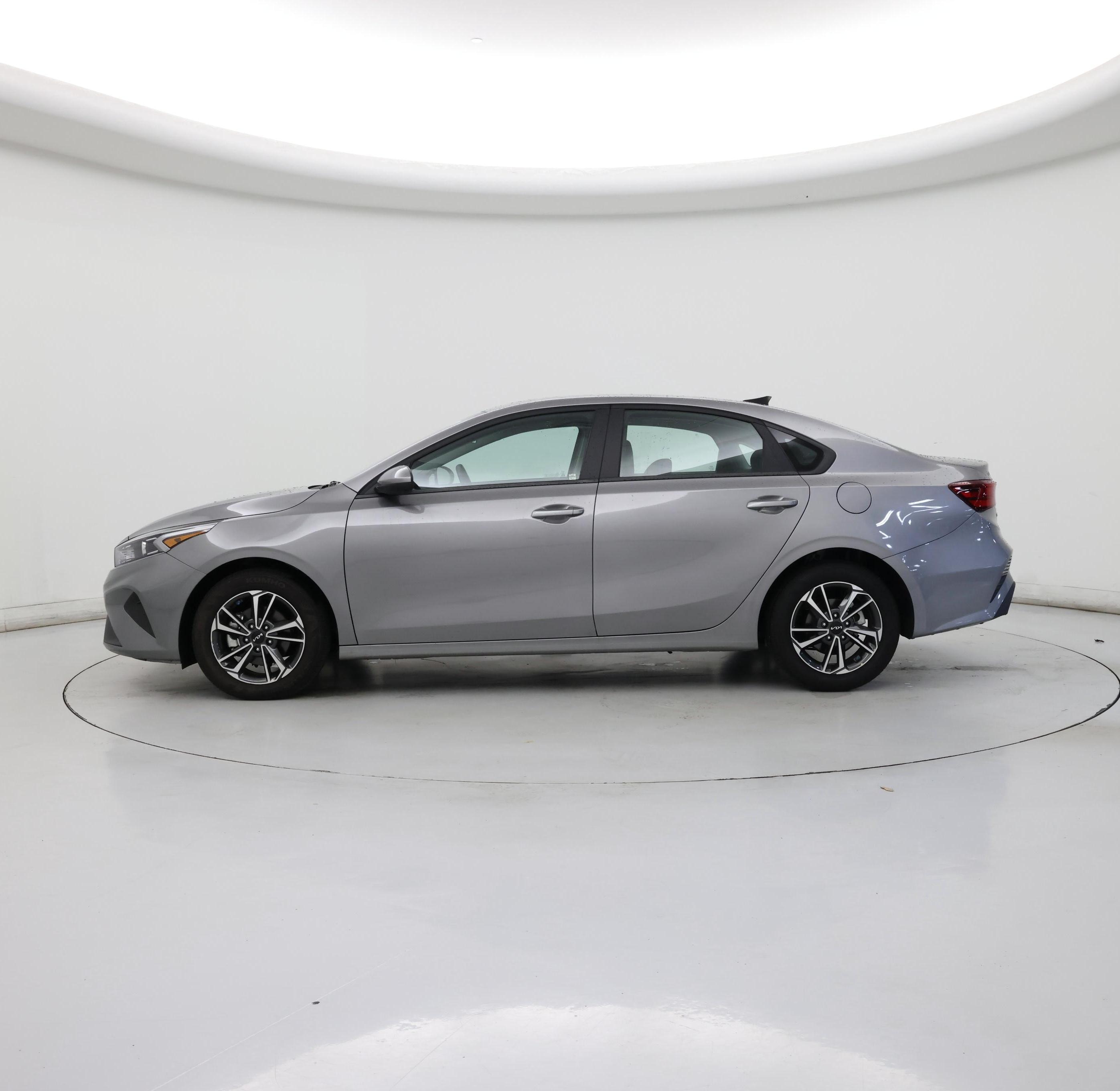 Thumbnail: 2024 Kia Forte - 3