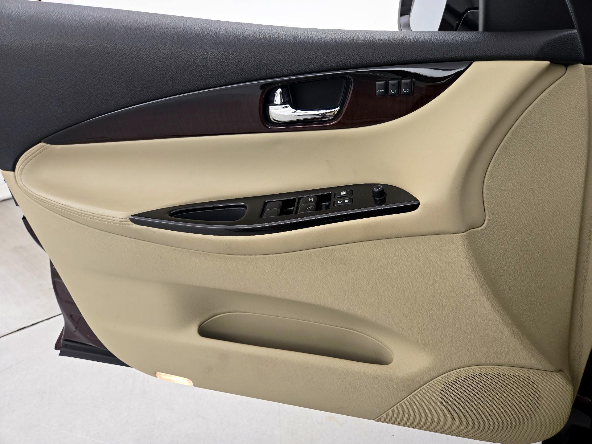Thumbnail: 2017 INFINITI QX50 - 12