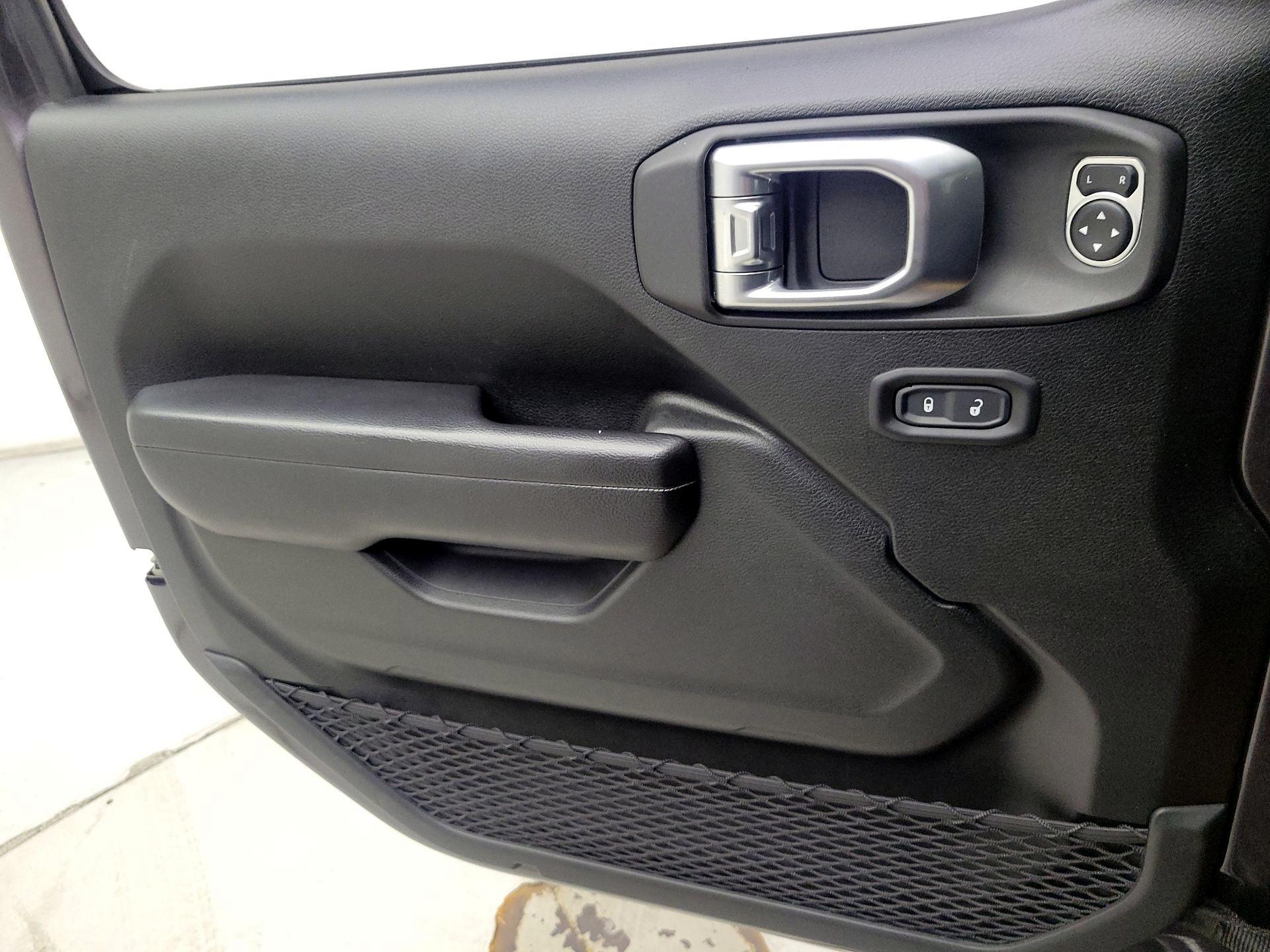 Thumbnail: 2020 Jeep Wrangler - 12