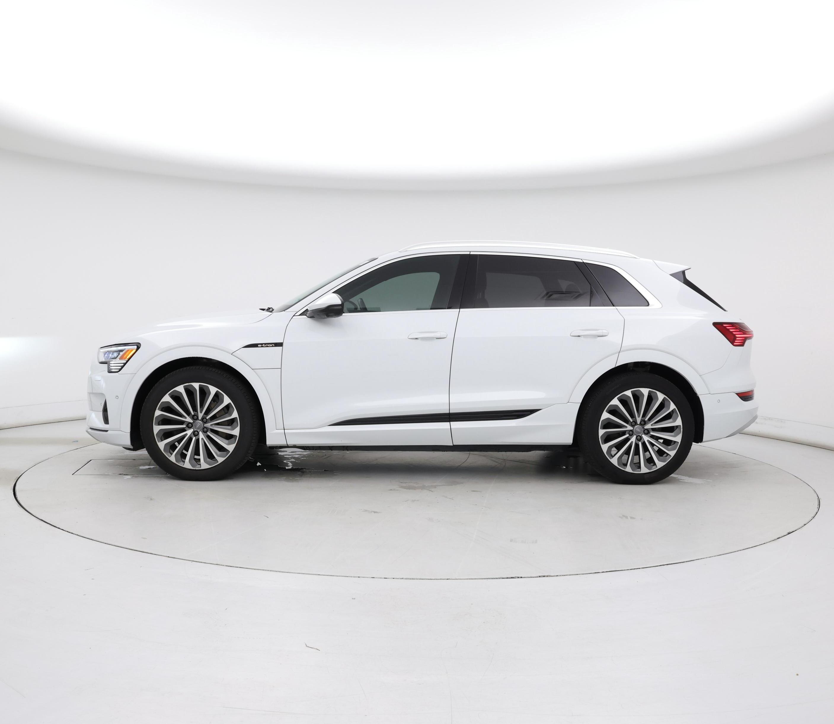 Thumbnail: 2019 Audi e-tron - 3