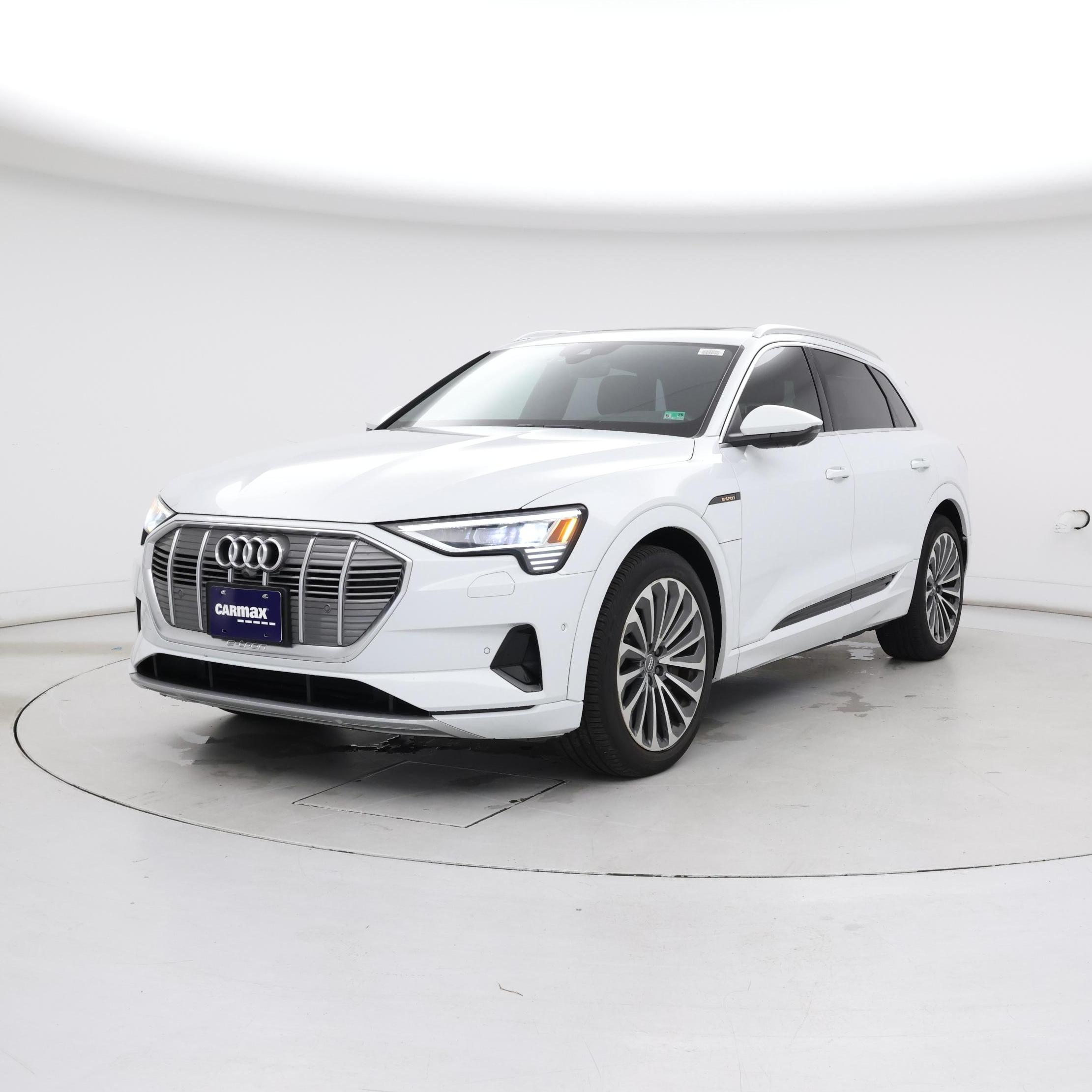 Thumbnail: 2019 Audi e-tron - 4