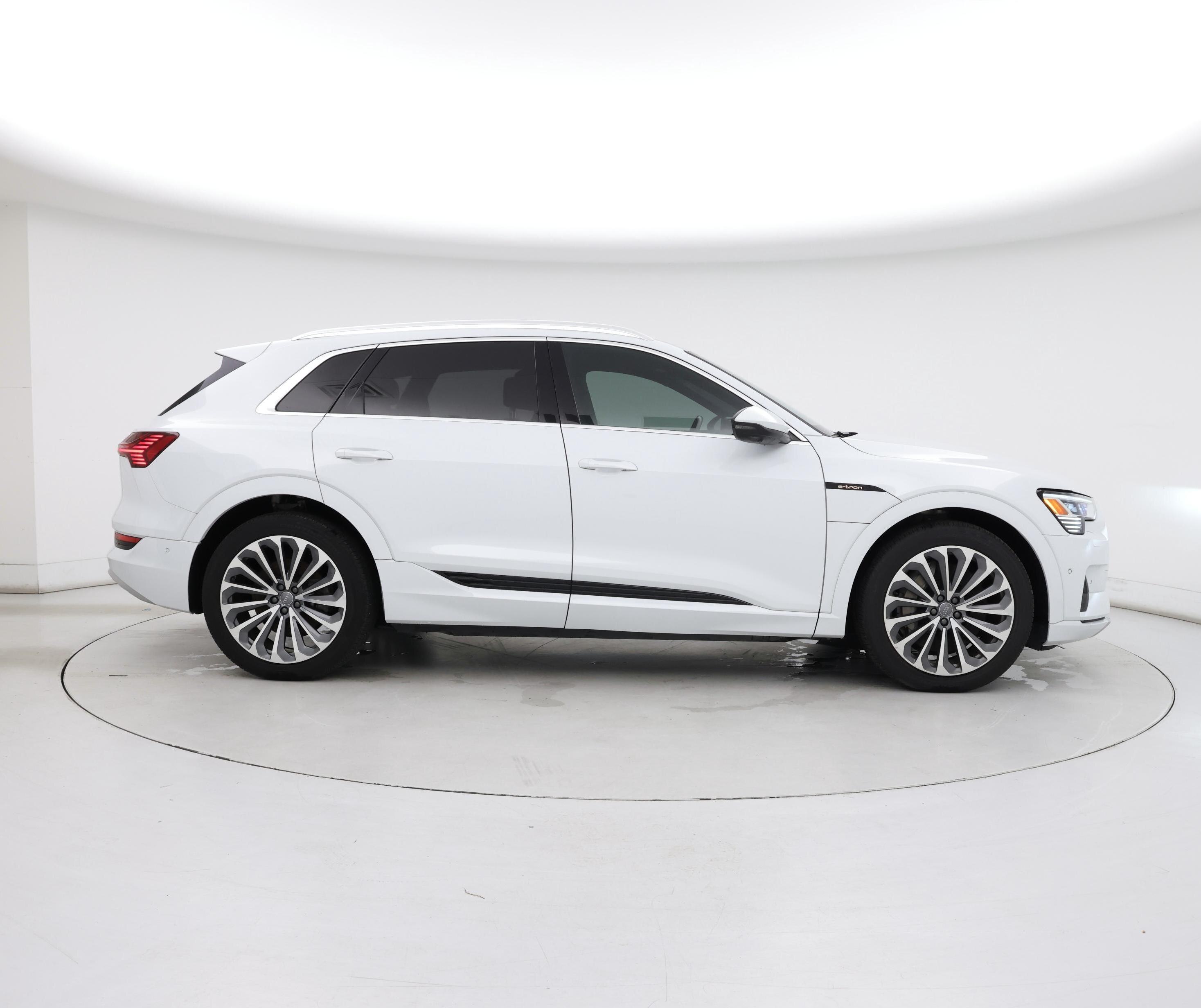 Thumbnail: 2019 Audi e-tron - 7