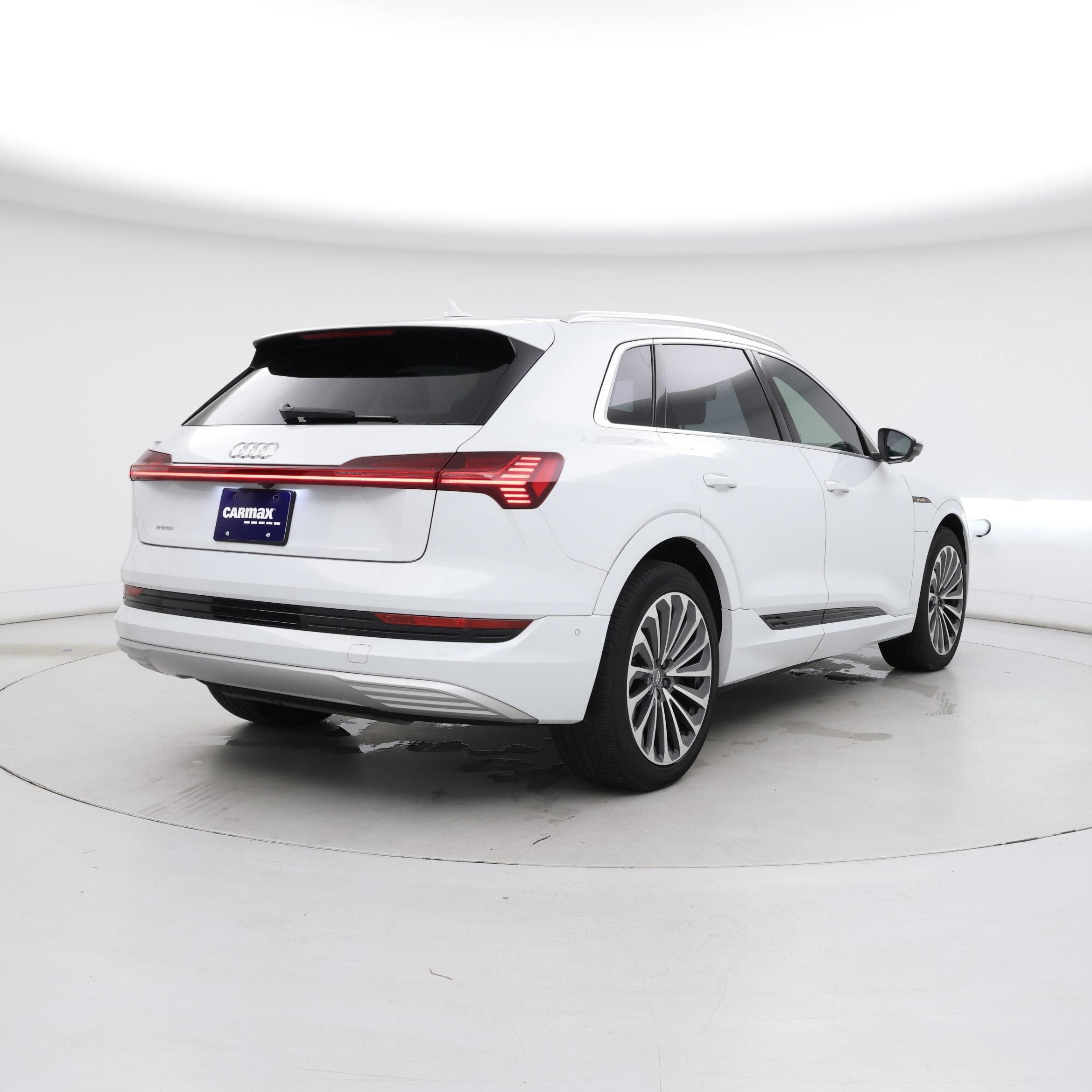 Thumbnail: 2019 Audi e-tron - 8