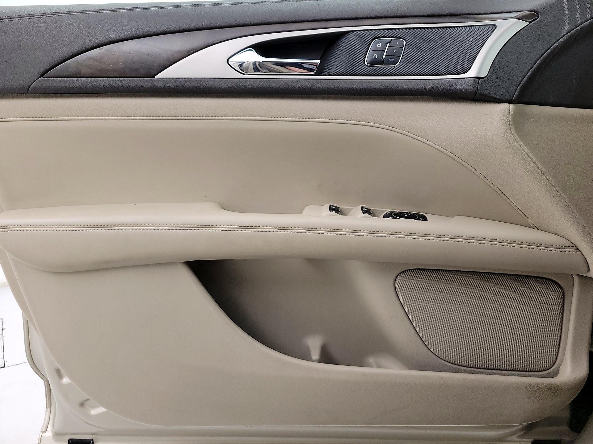 Thumbnail: 2017 Lincoln MKZ - 12