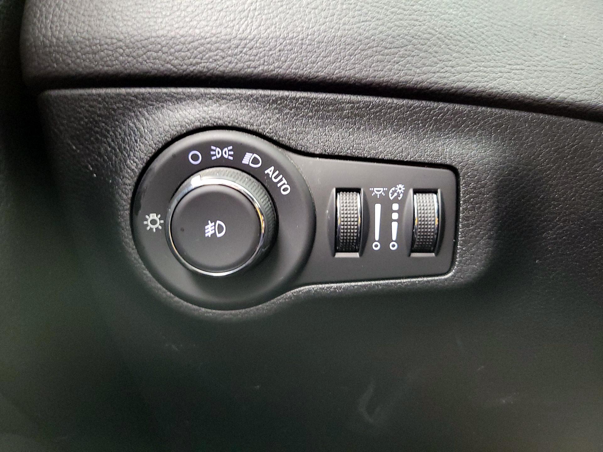 Thumbnail: 2018 Jeep Compass - 13