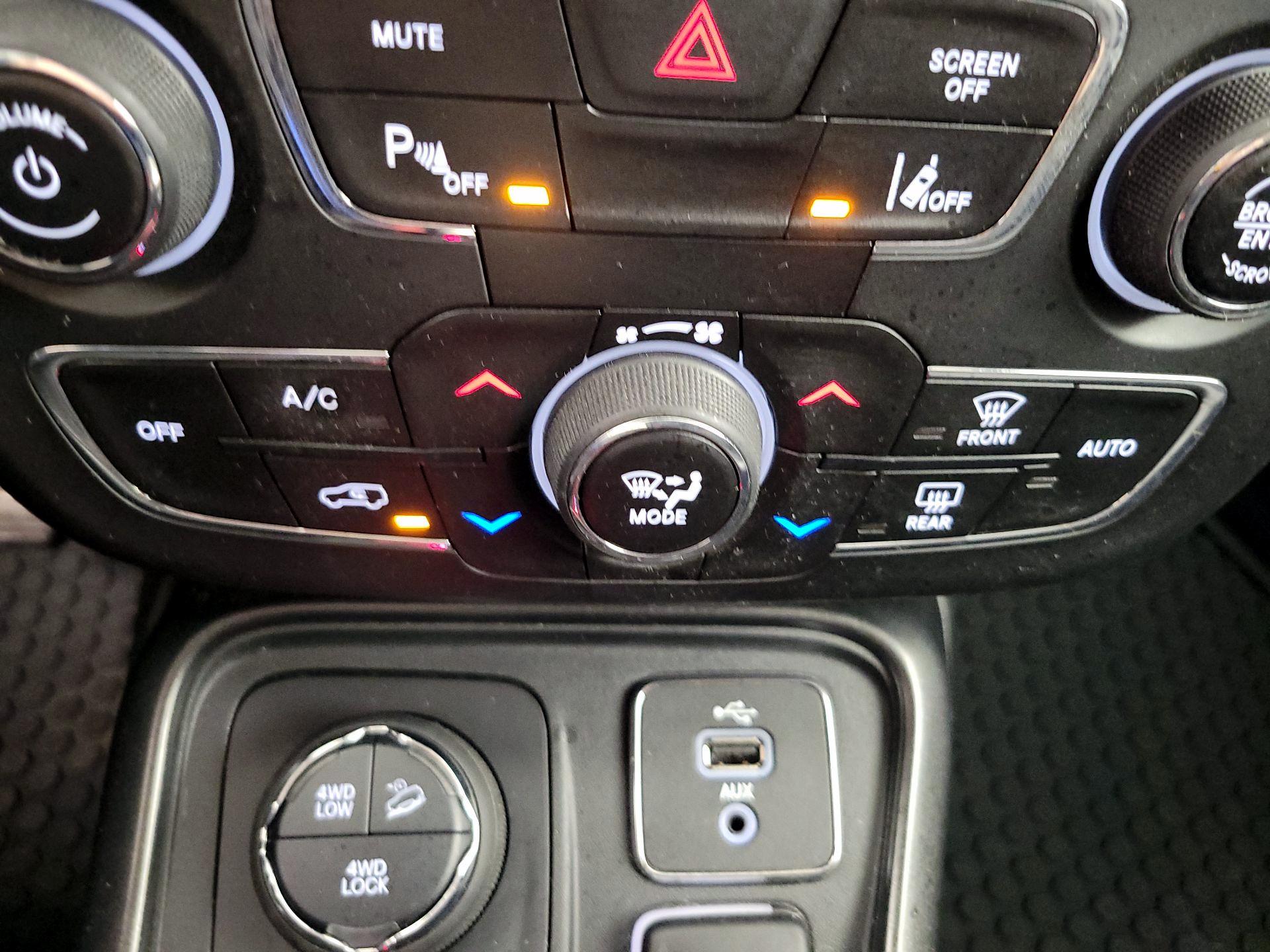 Thumbnail: 2018 Jeep Compass - 17