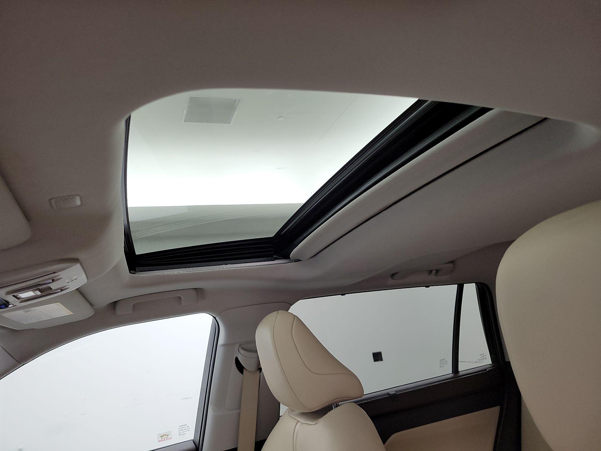 Thumbnail: 2020 Toyota Highlander - 18