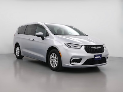 2023 Chrysler Pacifica Touring -
                Urbandale, IA