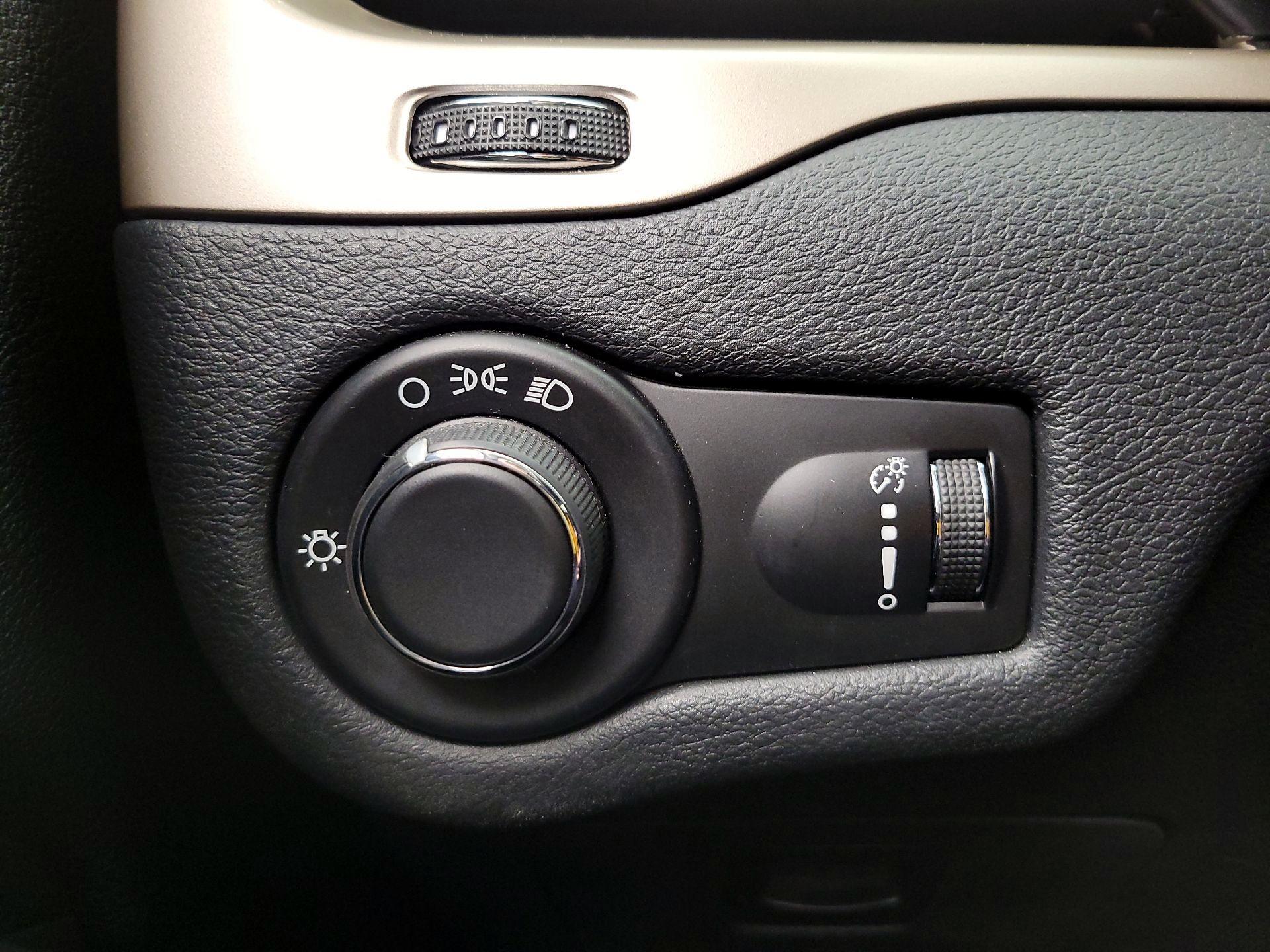Thumbnail: 2016 Jeep Cherokee - 13