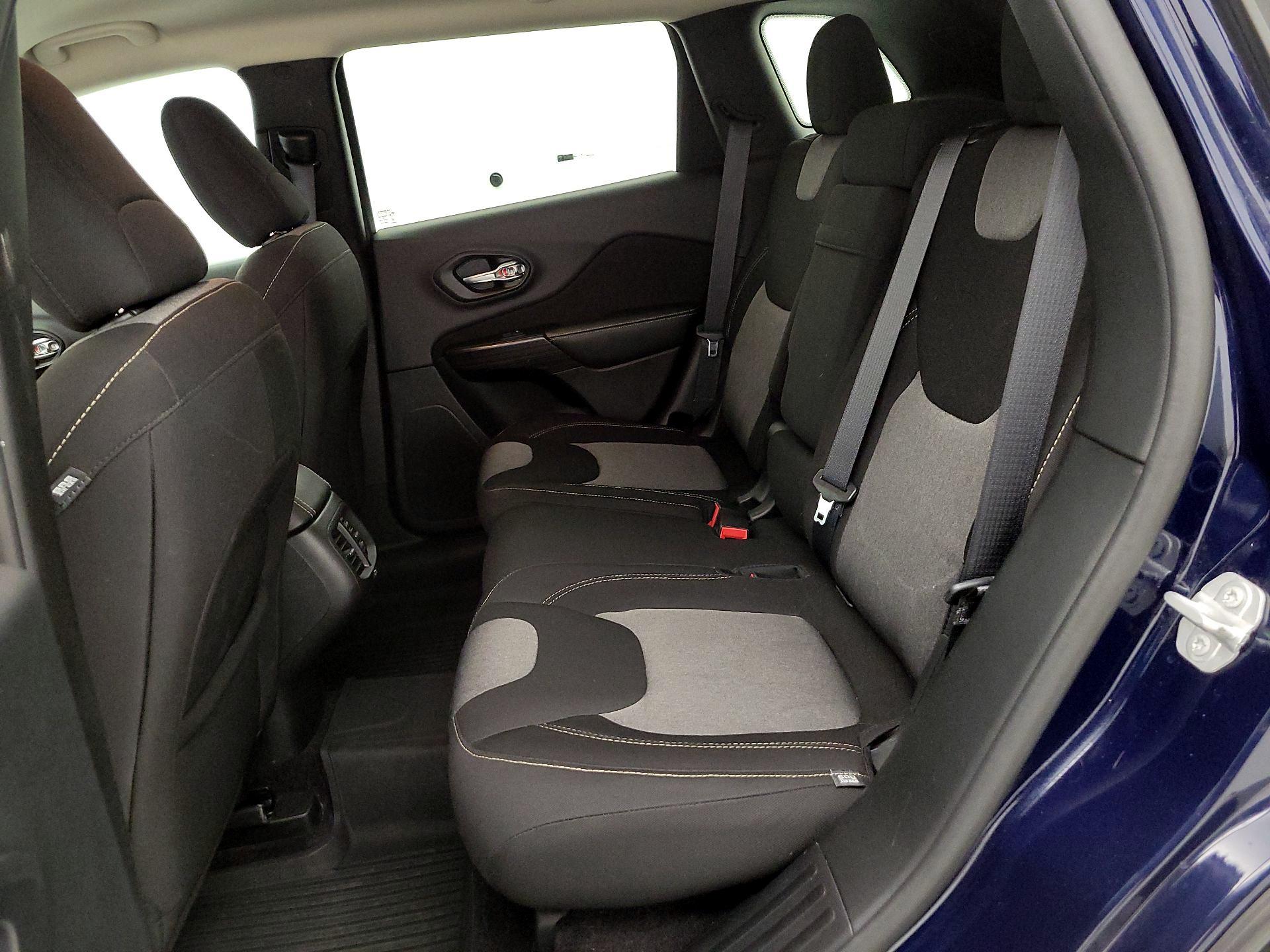Thumbnail: 2016 Jeep Cherokee - 19