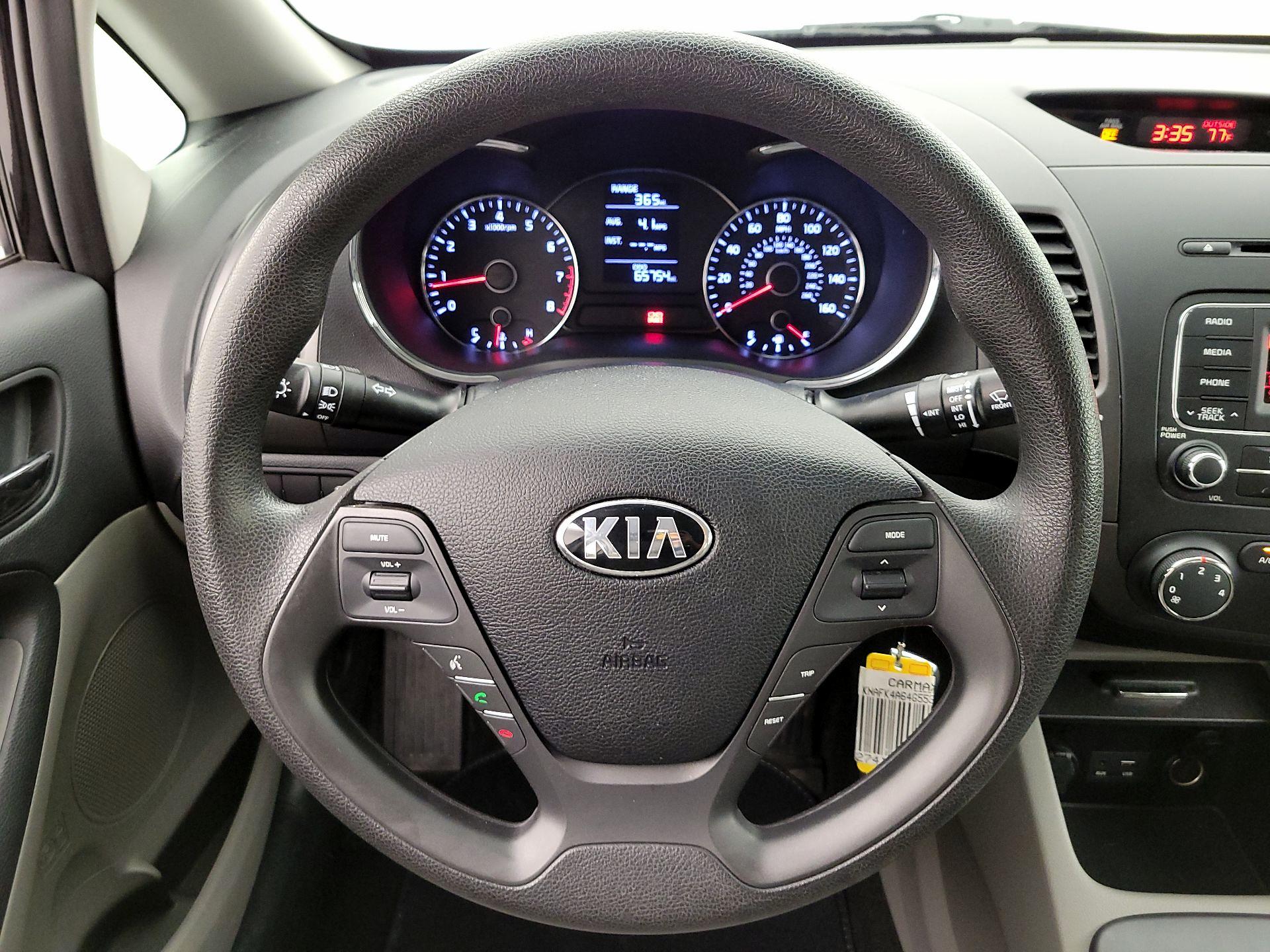 Thumbnail: 2016 Kia Forte - 10