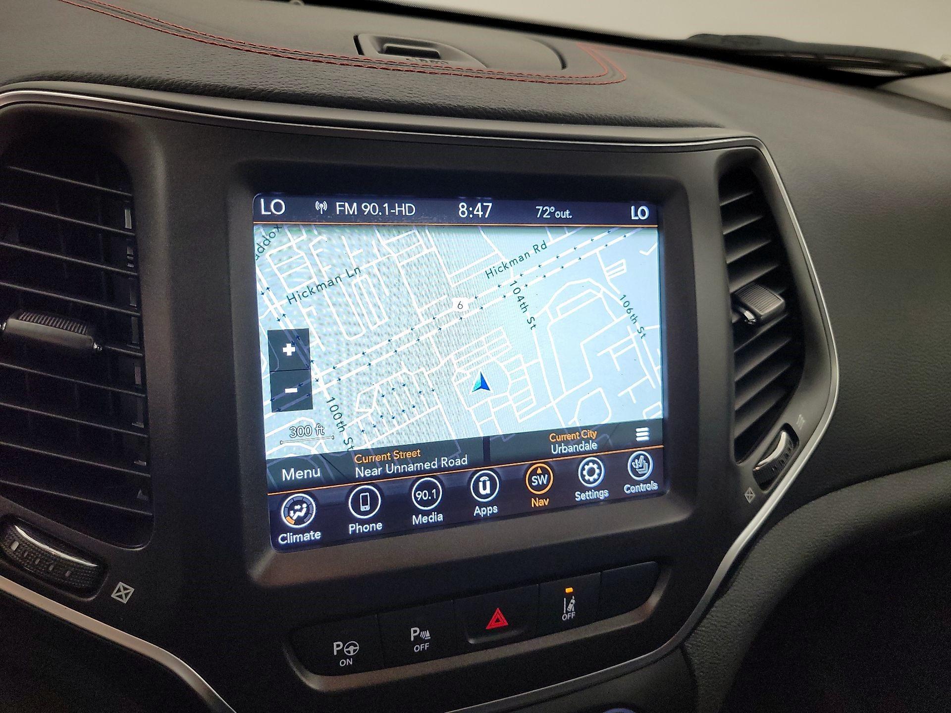 Thumbnail: 2019 Jeep Cherokee - 14