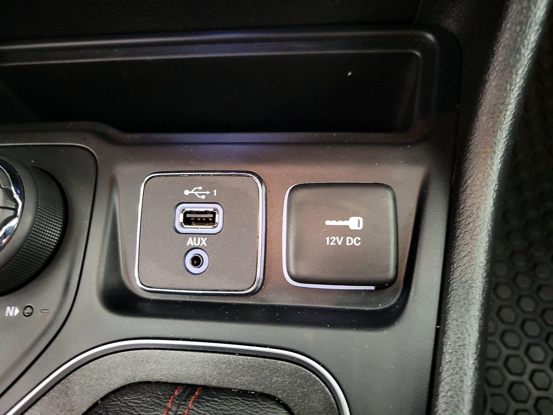Thumbnail: 2019 Jeep Cherokee - 19