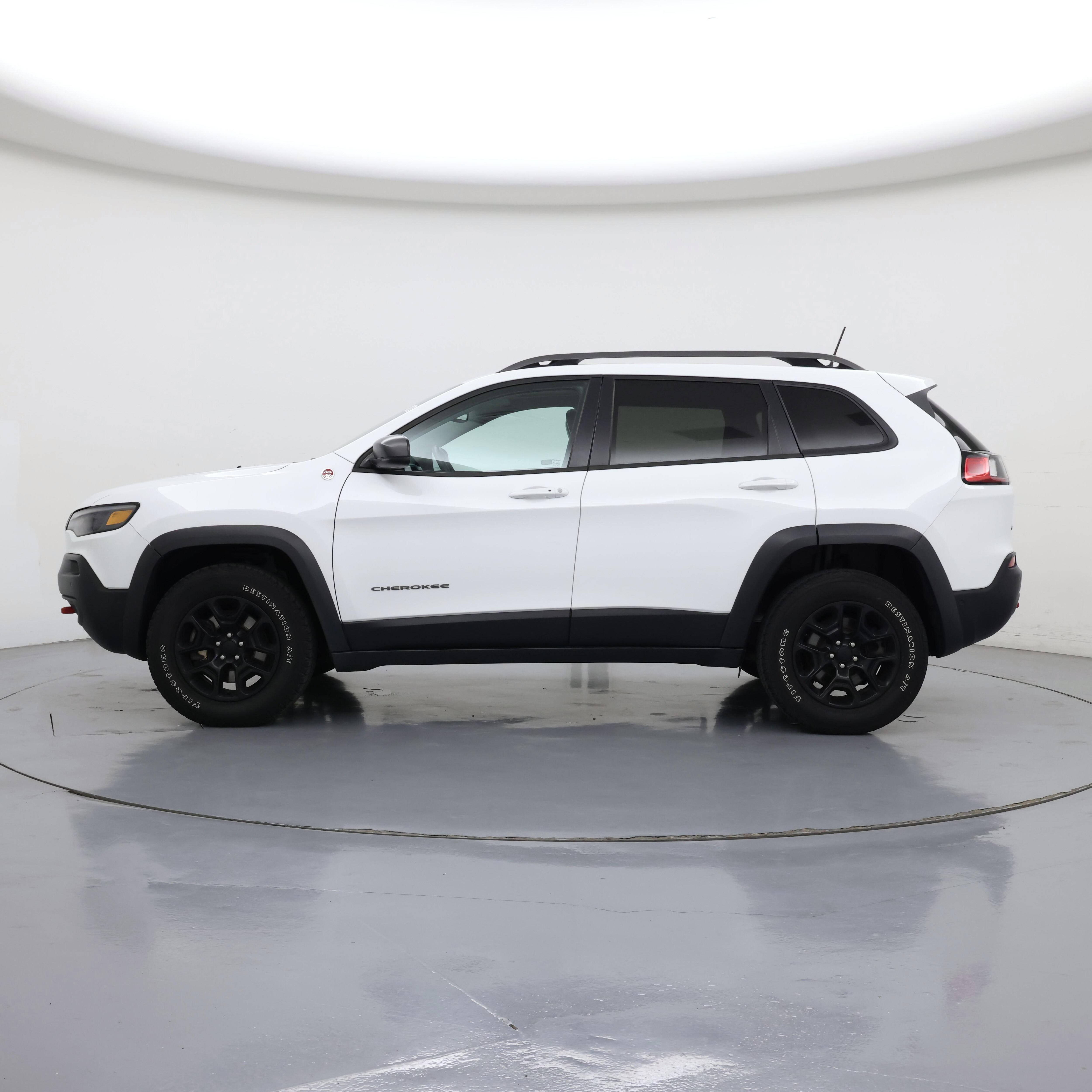 Thumbnail: 2019 Jeep Cherokee - 3