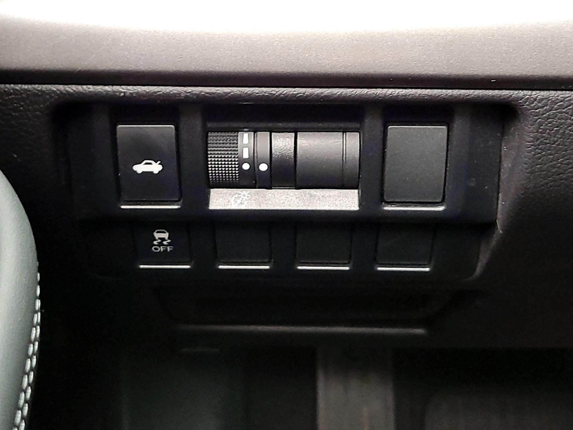 Thumbnail: 2015 Subaru Legacy - 13
