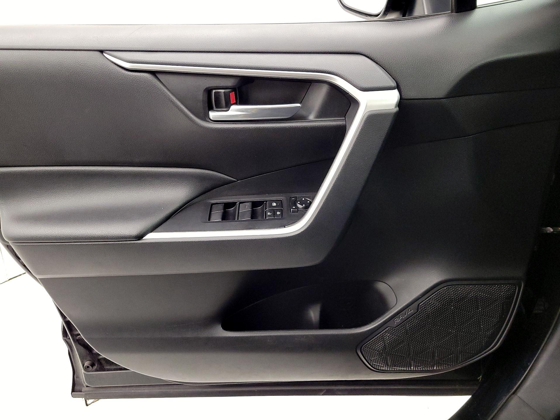 Thumbnail: 2021 Toyota RAV4 - 12